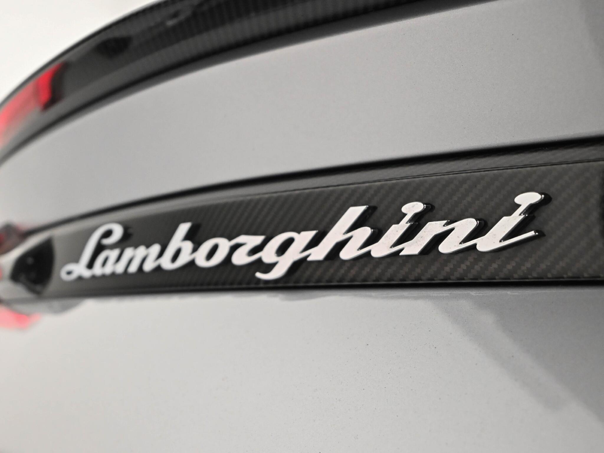 Lamborghini Urus view 41