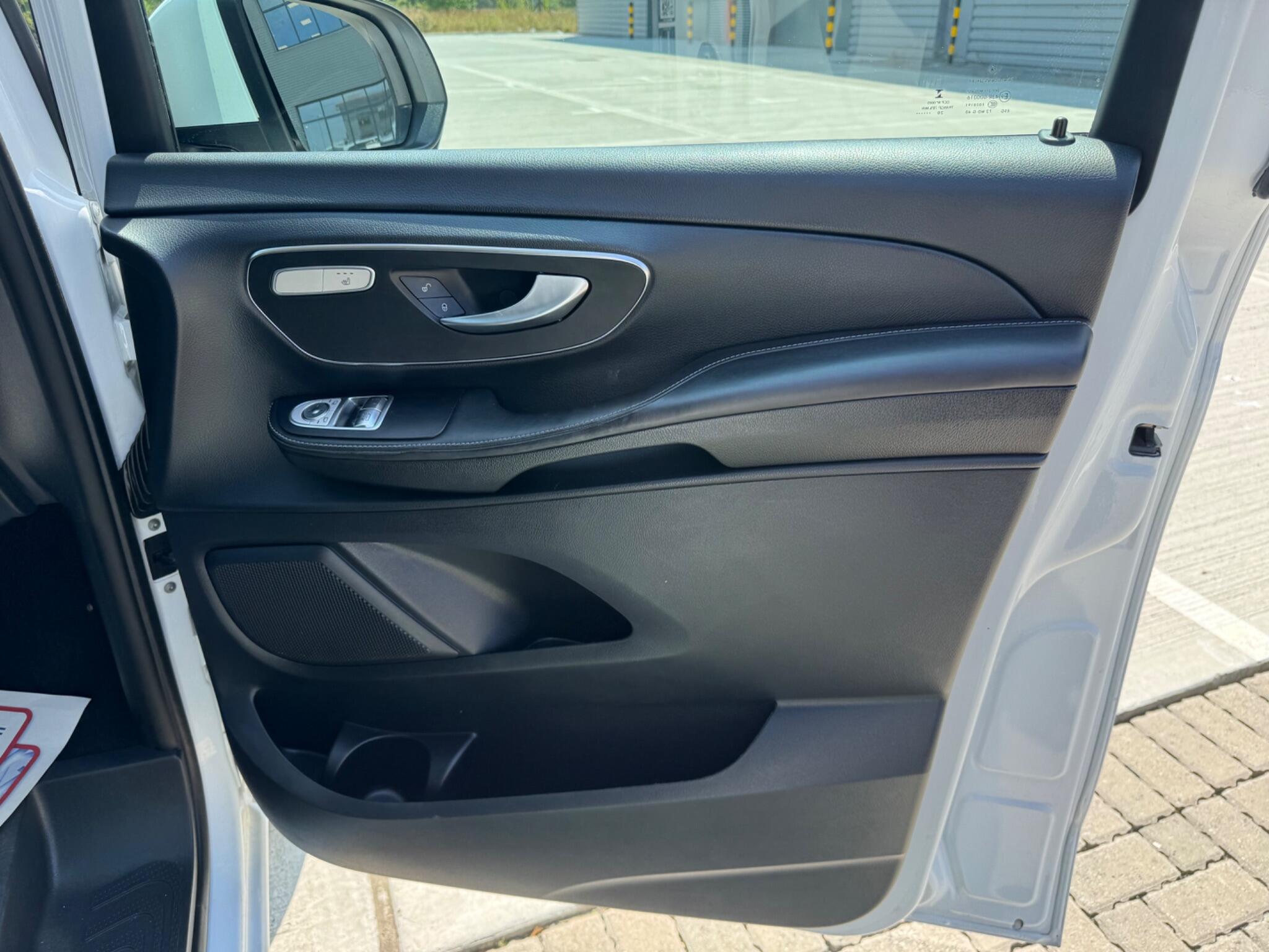 Mercedes-Benz V Class view 36