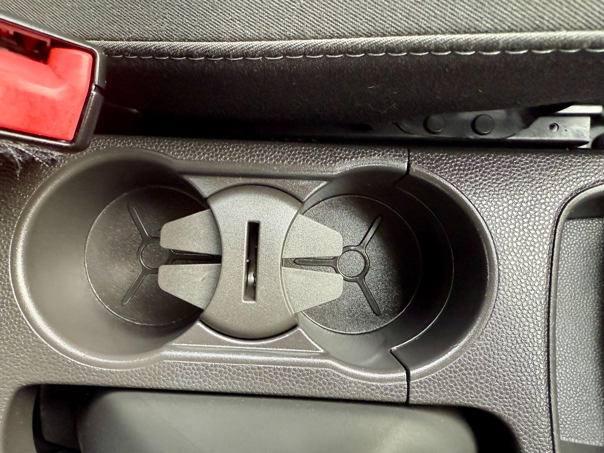2014 Ford Fiesta image 24