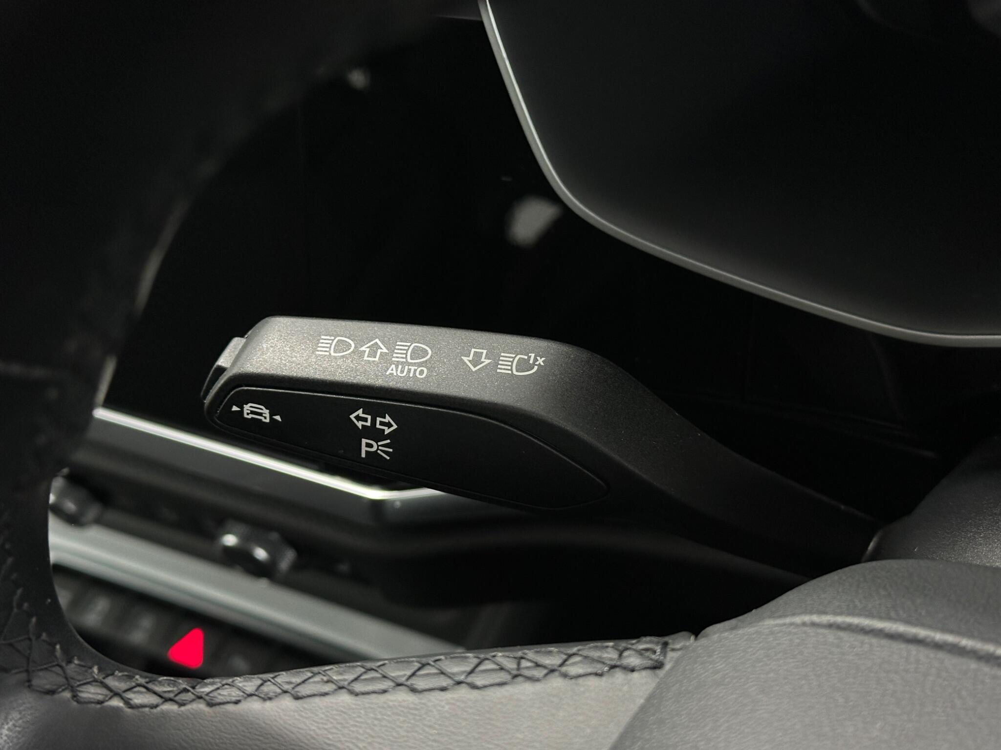 Audi Q3 view 14