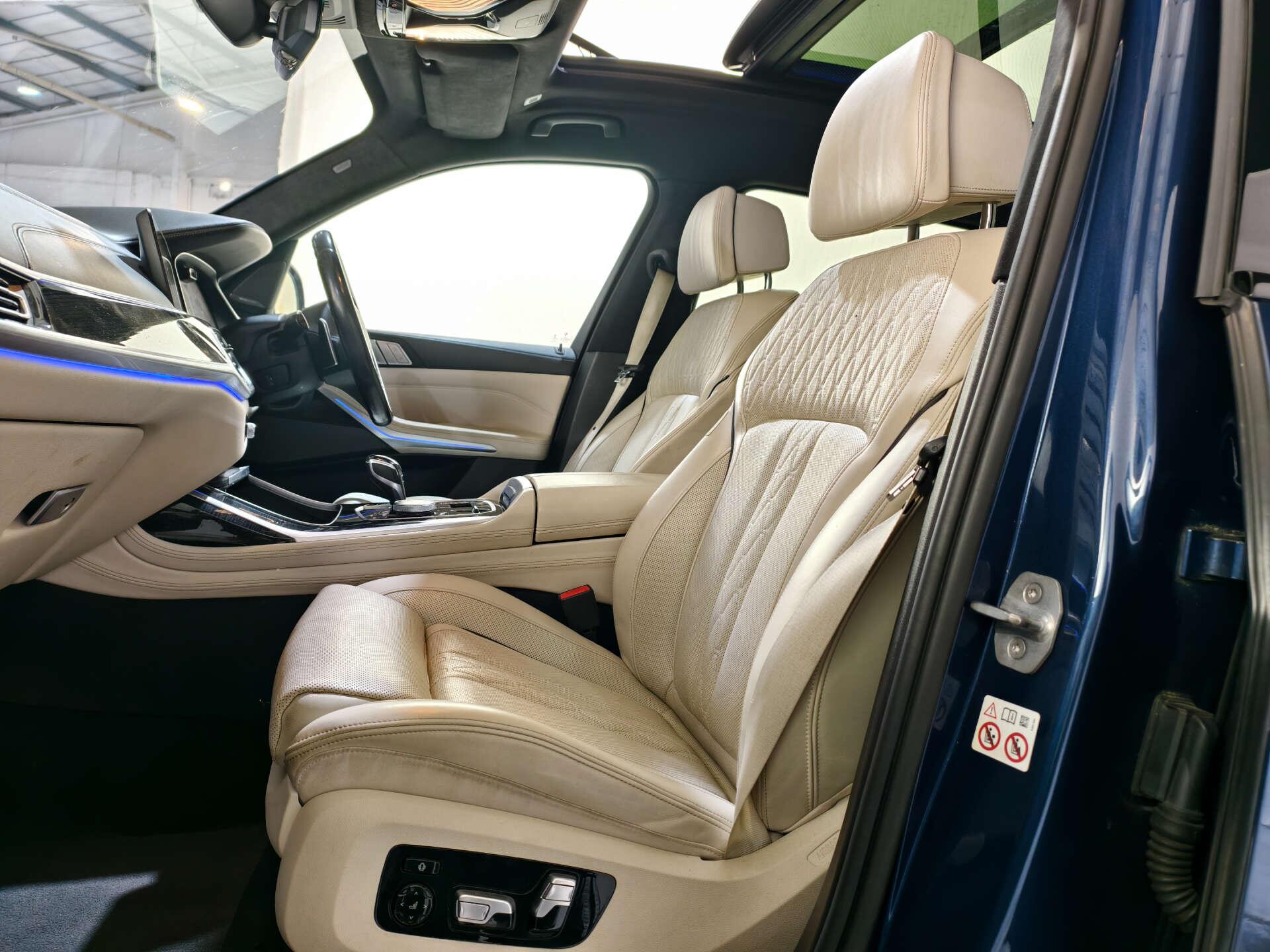 BMW X7 view 25