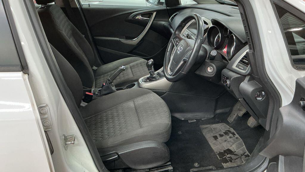 Vauxhall Astra view 9
