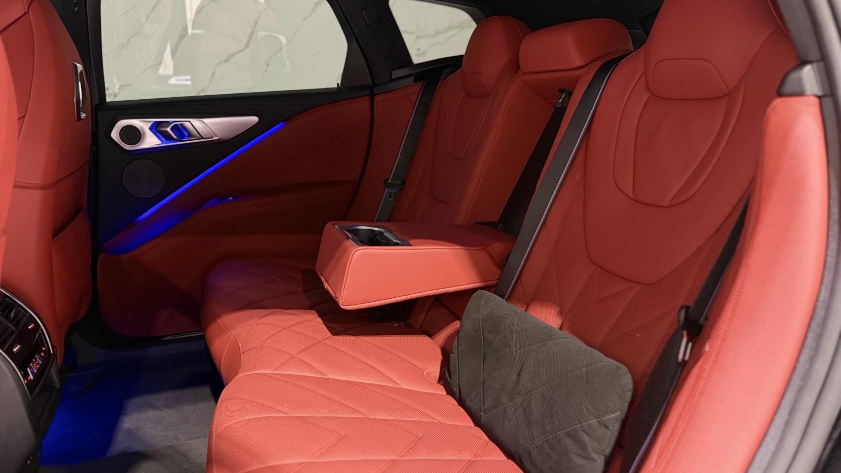 BMW XM view 12