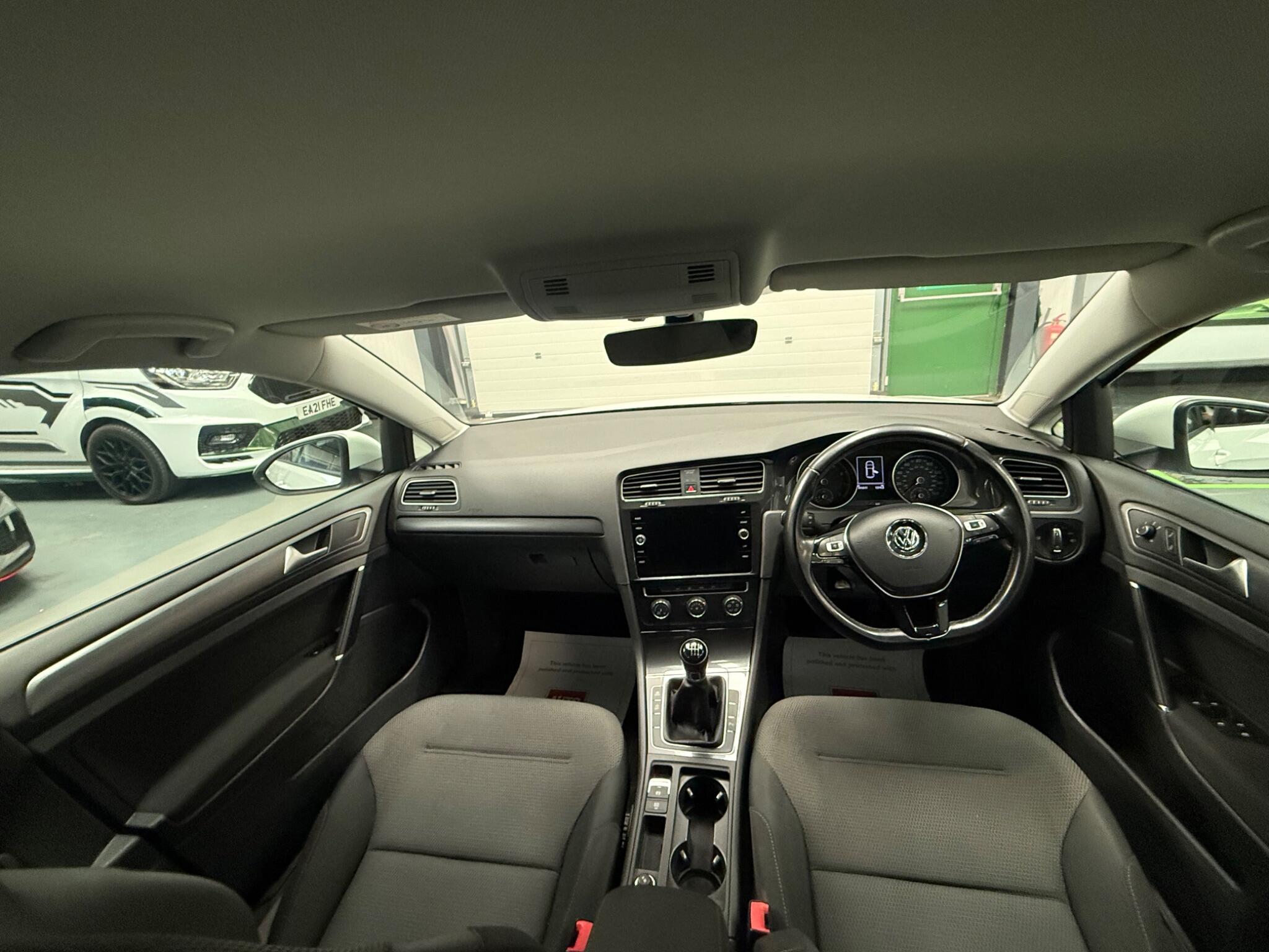 Volkswagen Golf view 4