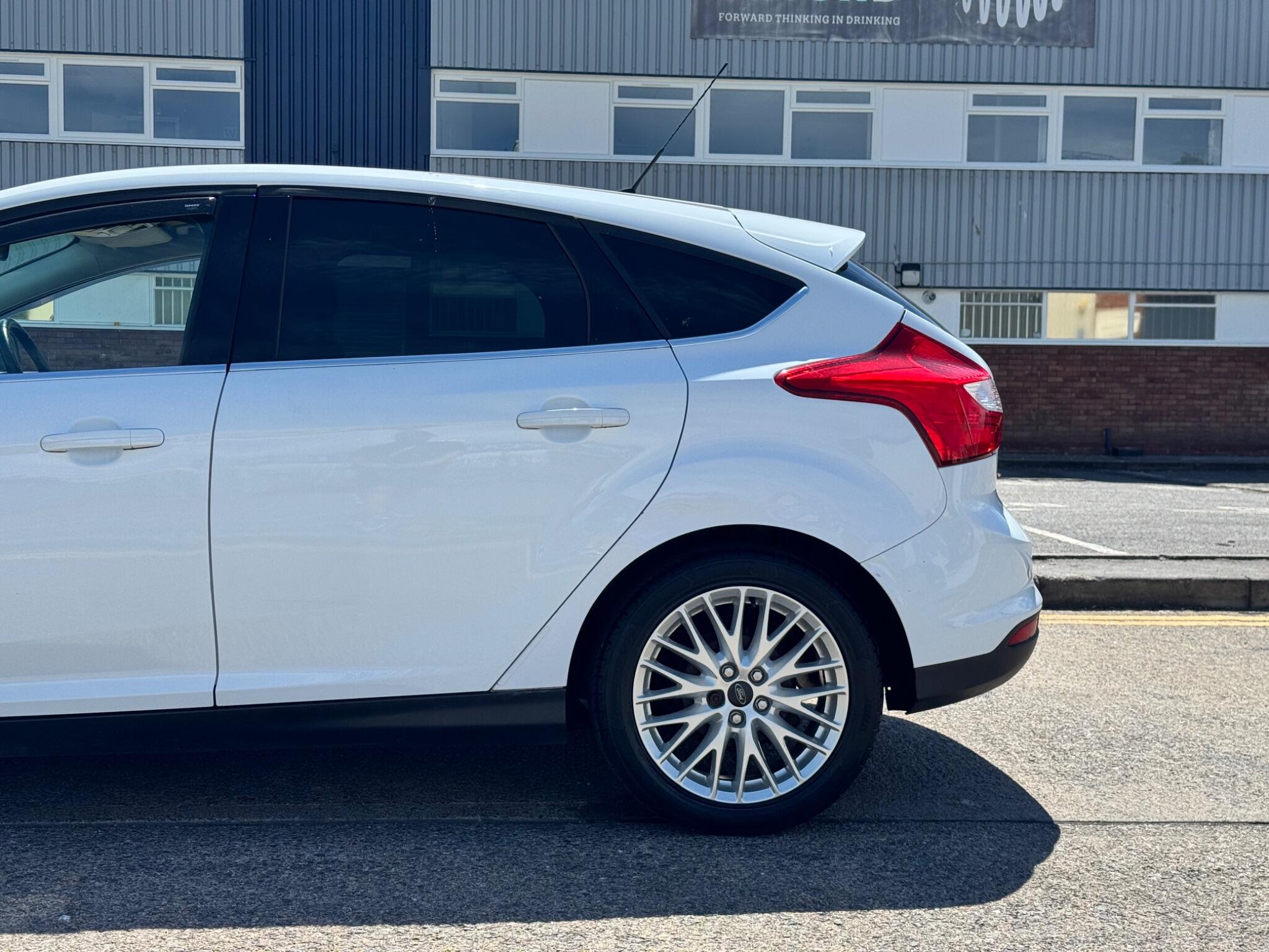 Ford Focus view 9