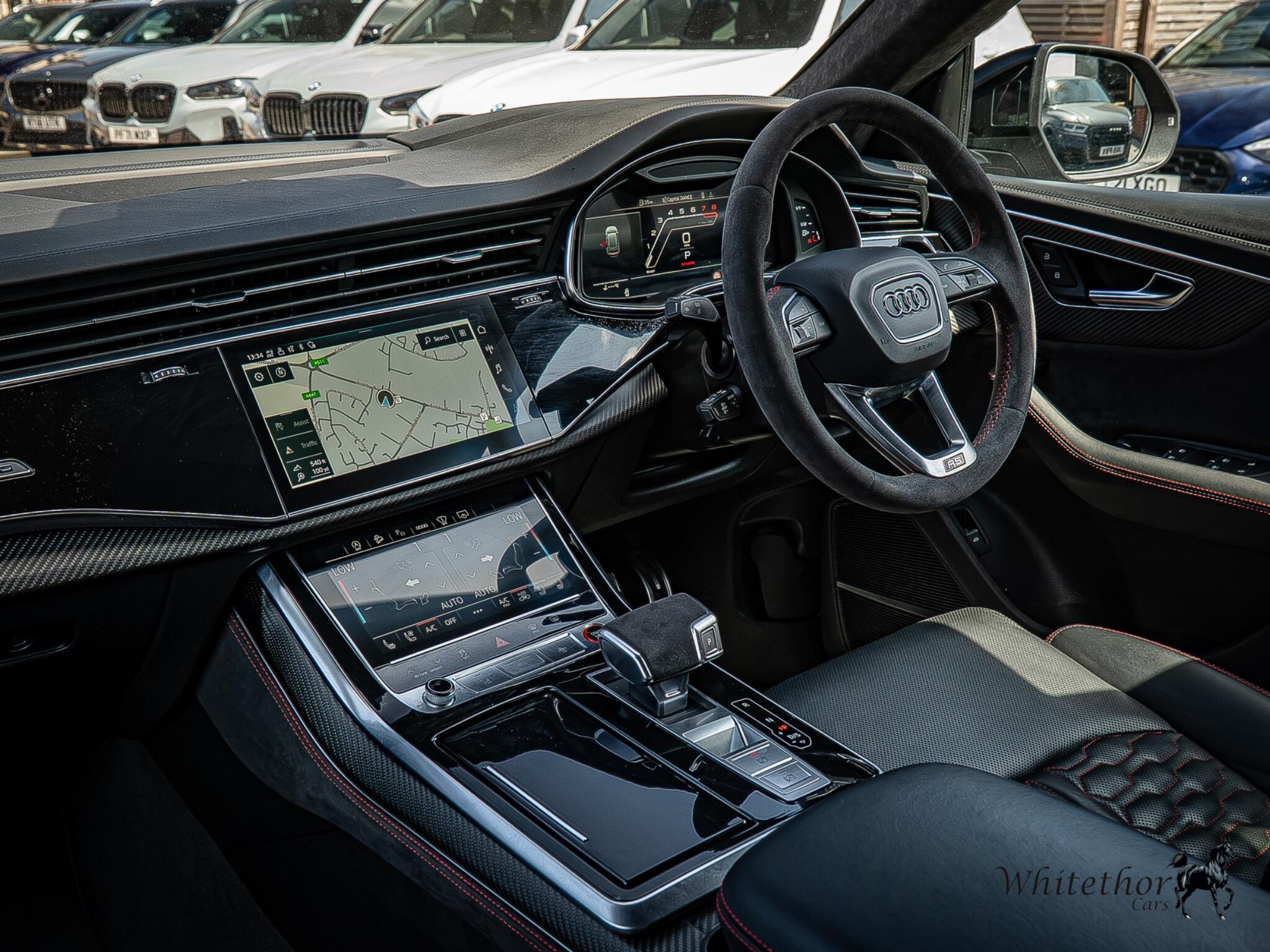 Audi RS Q8 view 10