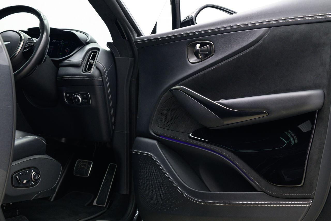 Aston Martin DBX view 23