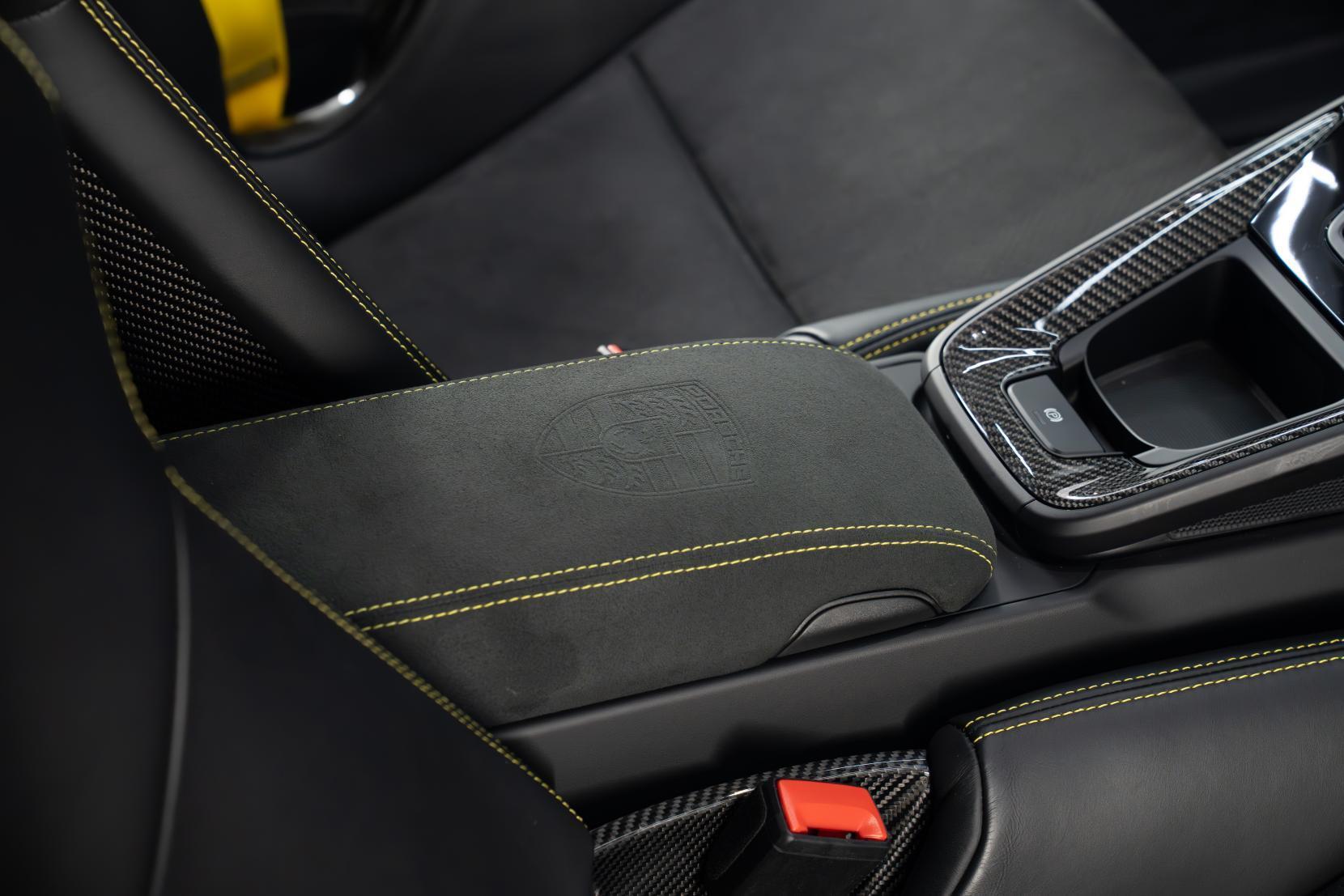 Porsche 911 view 12