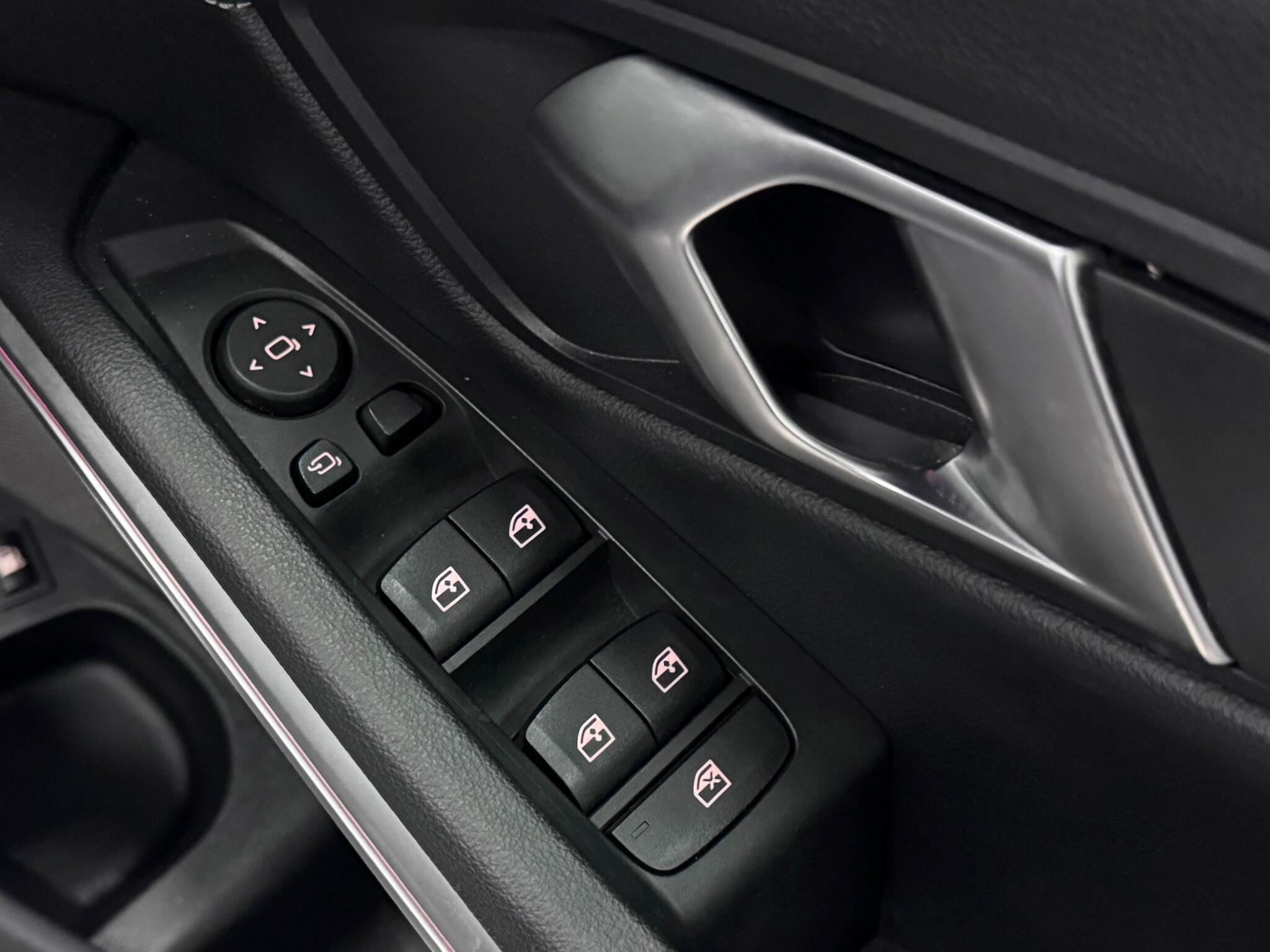 BMW 3 Series view 18