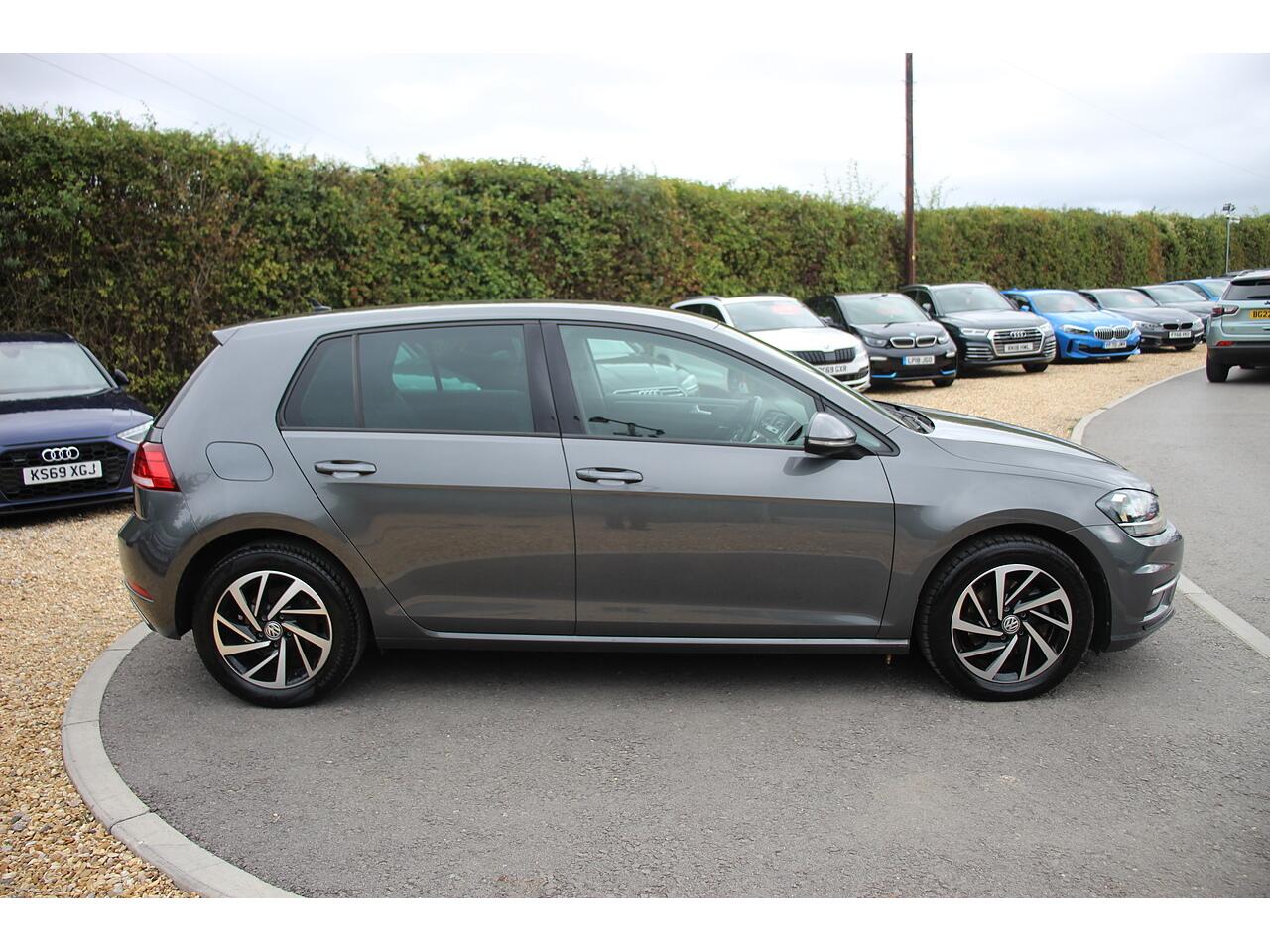 Volkswagen Golf view 5