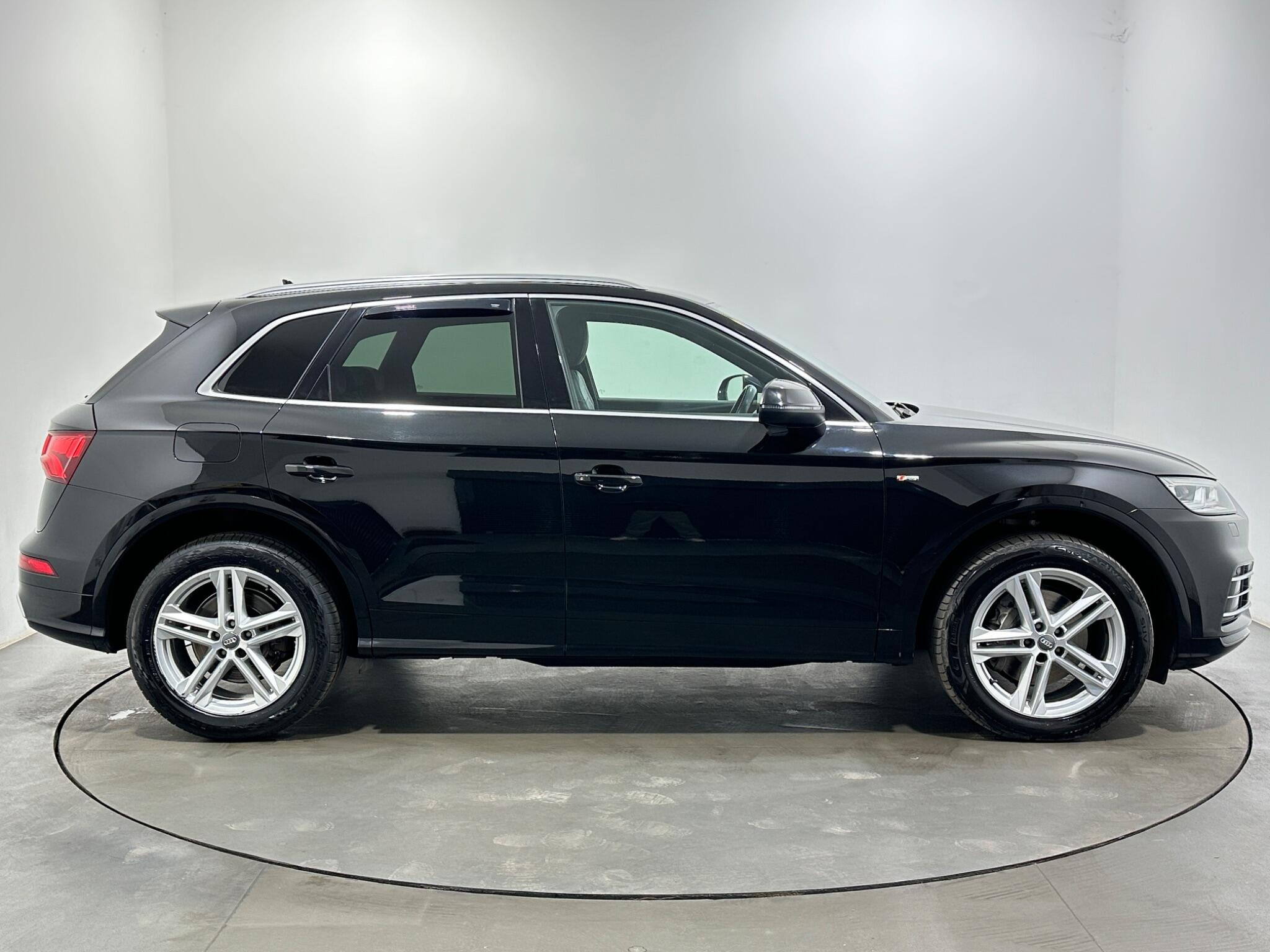 Audi Q5 view 9