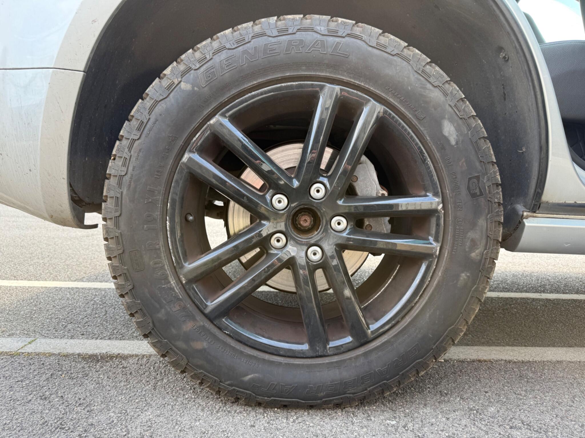 Volkswagen Touareg view 15