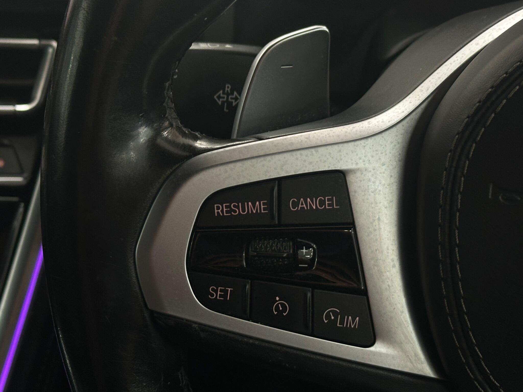 BMW 8 Series view 25