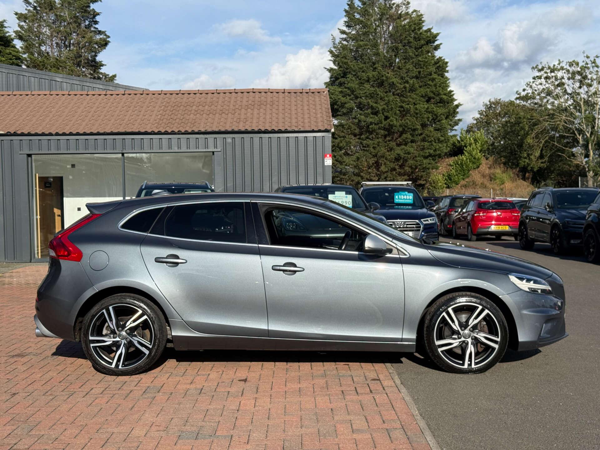 Volvo V40 view 20
