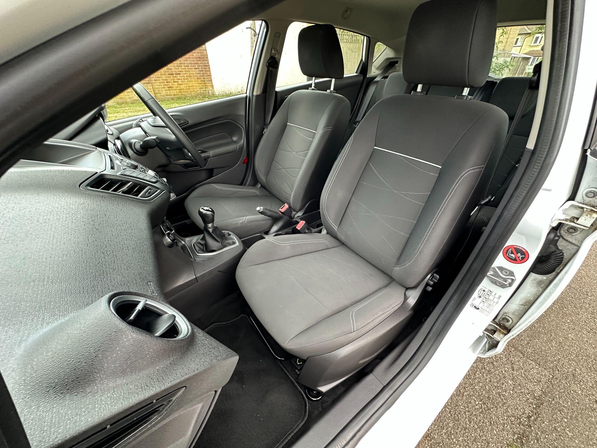 2014 Ford Fiesta image 34