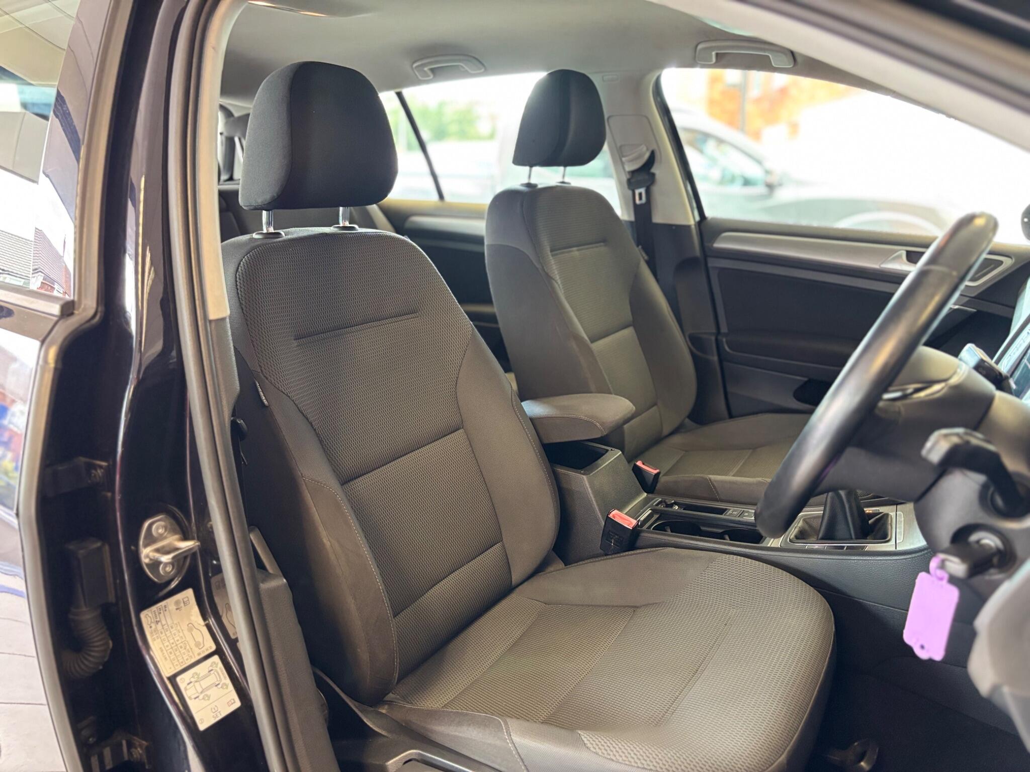 Volkswagen Golf view 13