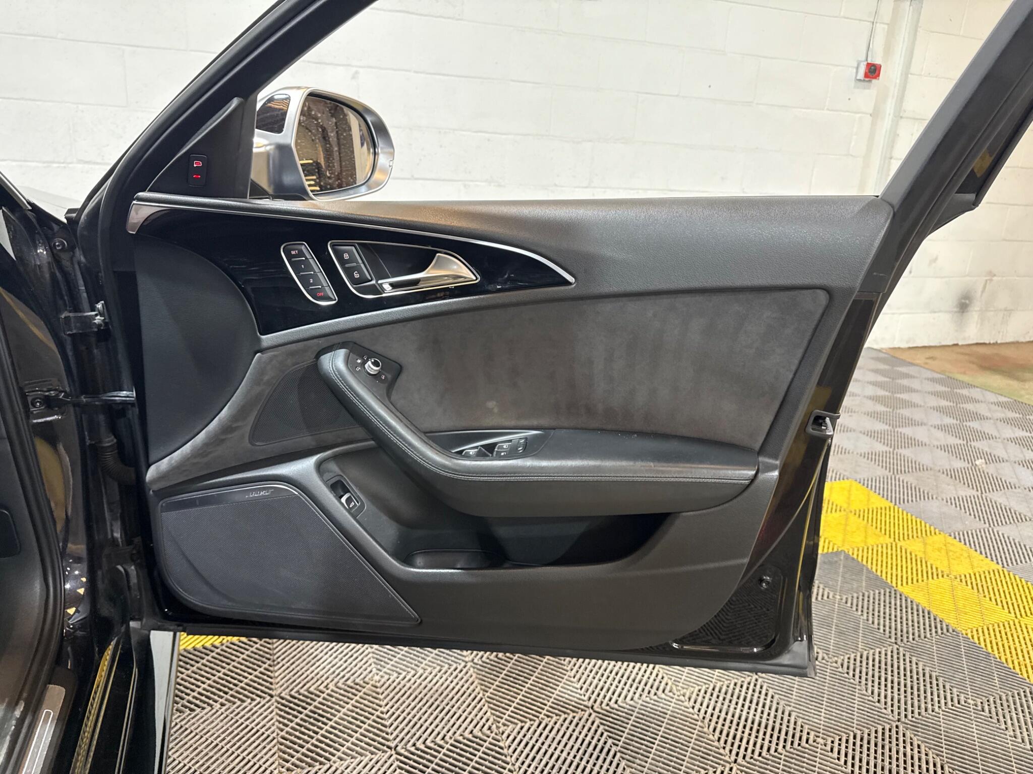 Audi RS6 view 41