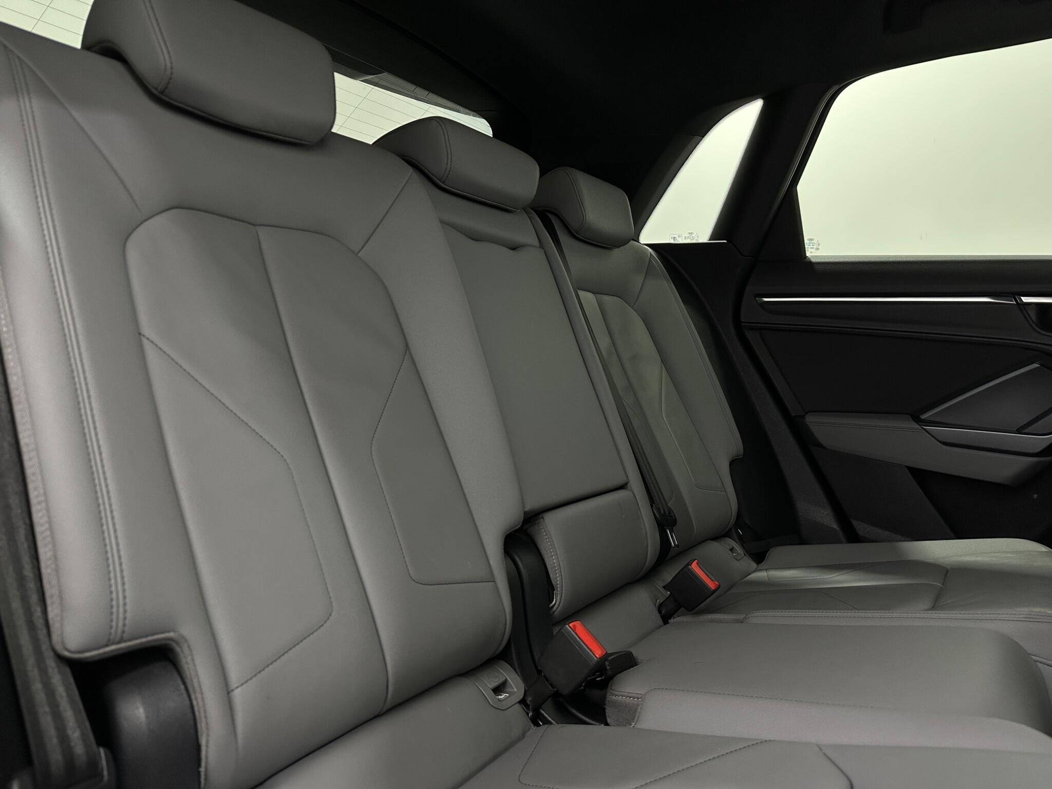 Audi Q3 view 41