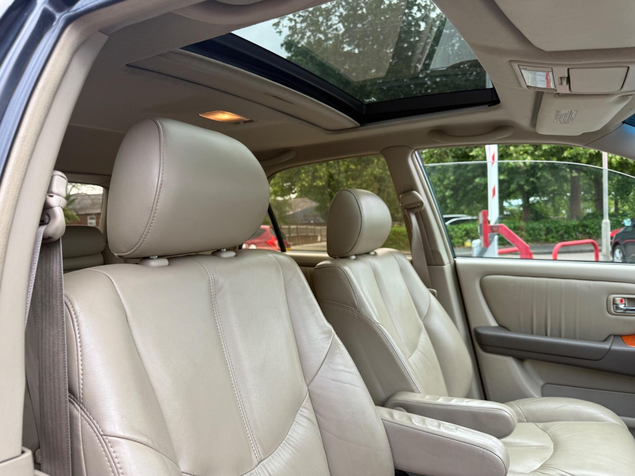 Lexus RX - Image 32