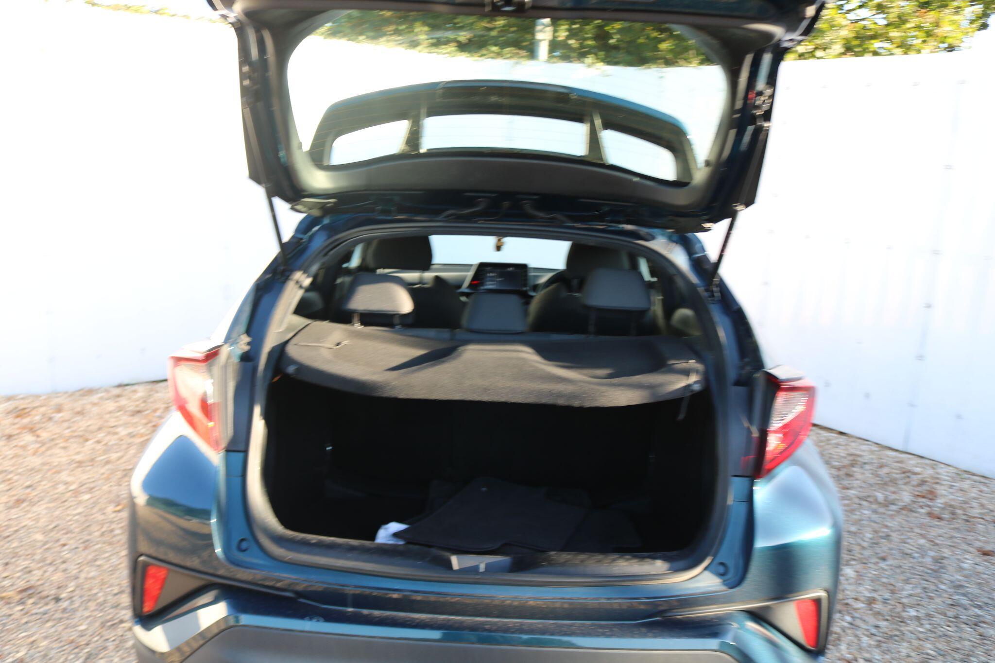 Toyota C-HR view 23