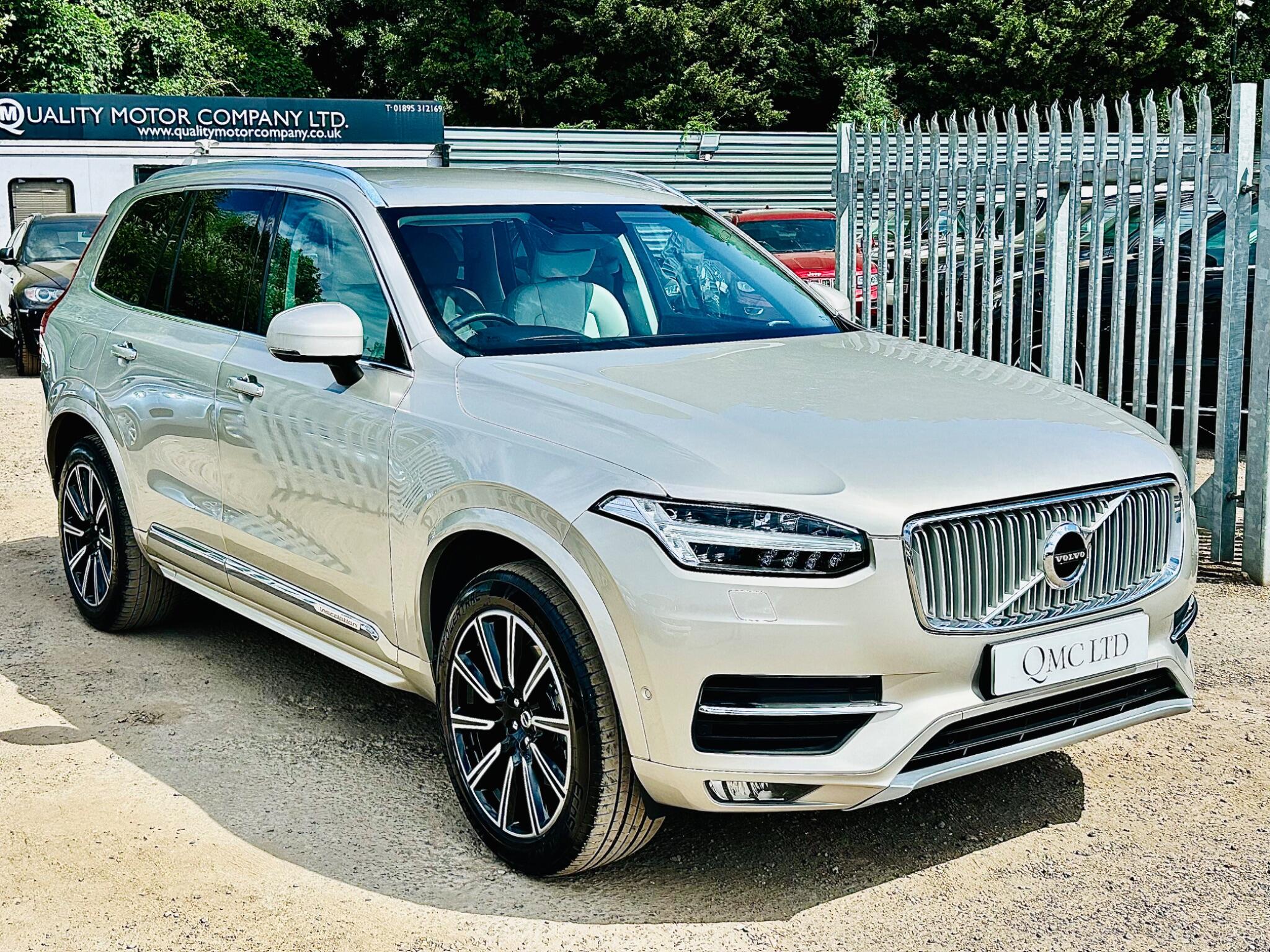 Volvo XC90 view 8
