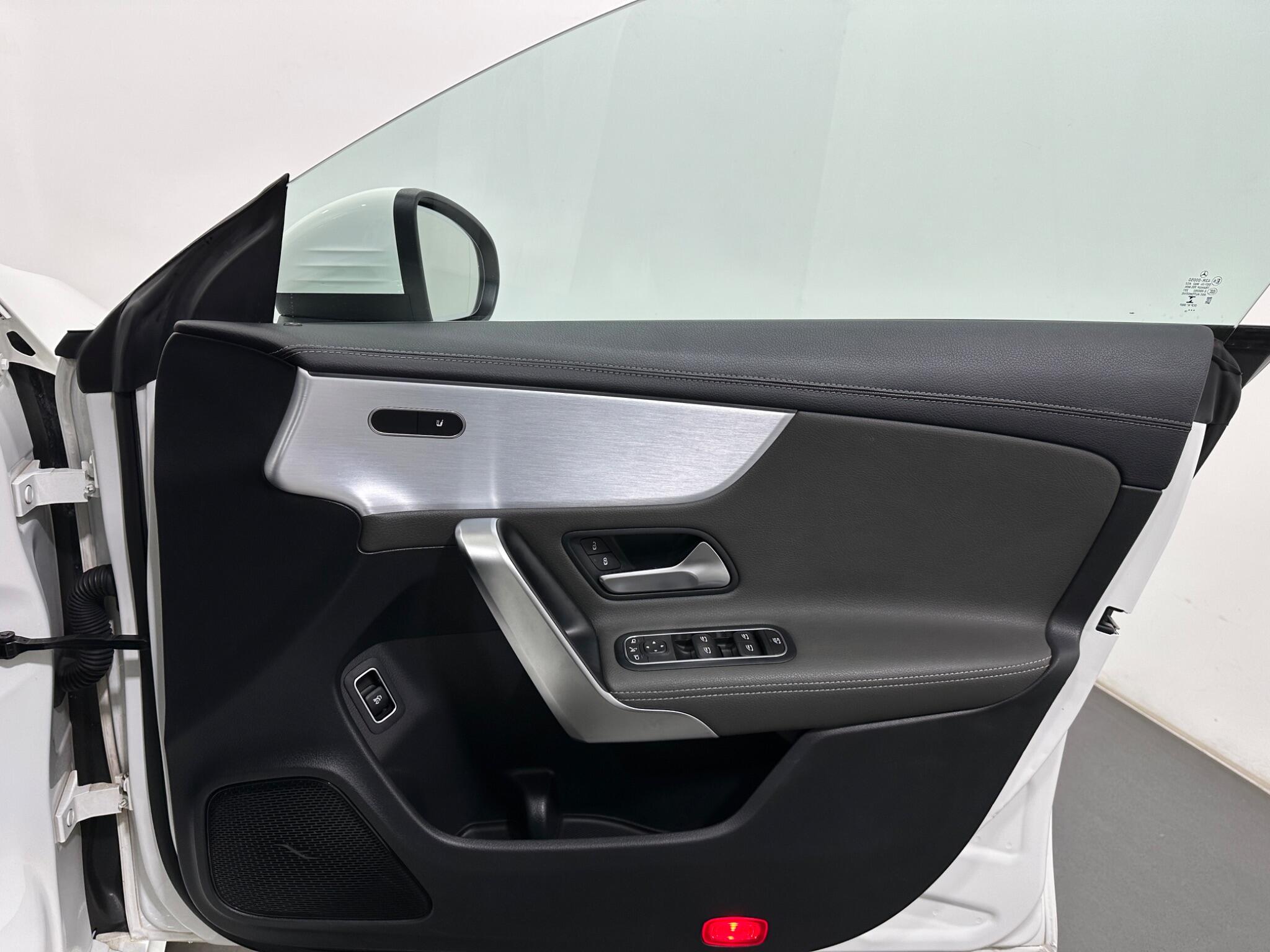Mercedes-Benz Cla view 36