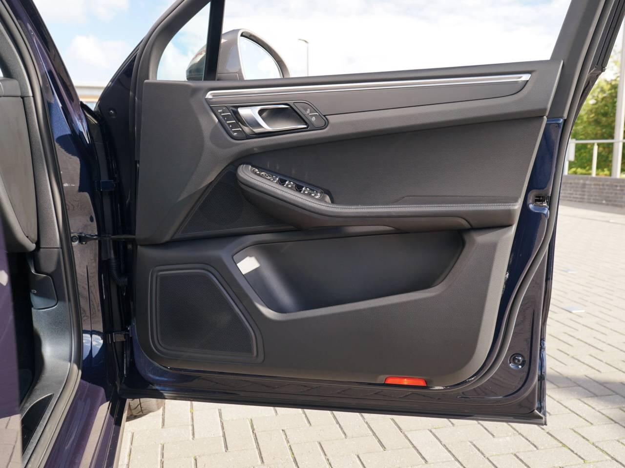 Porsche Macan view 44