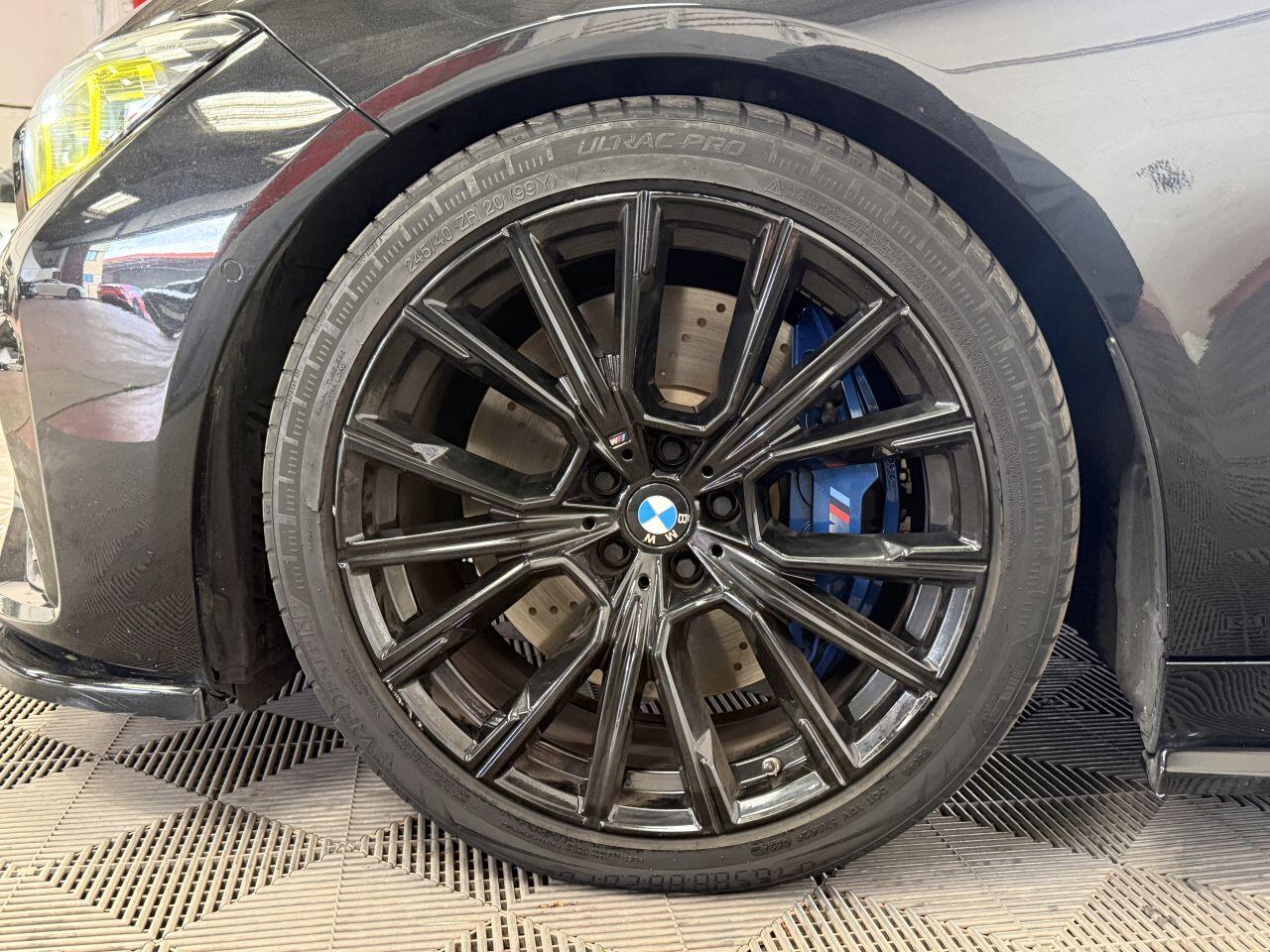 BMW 7 Series view 22