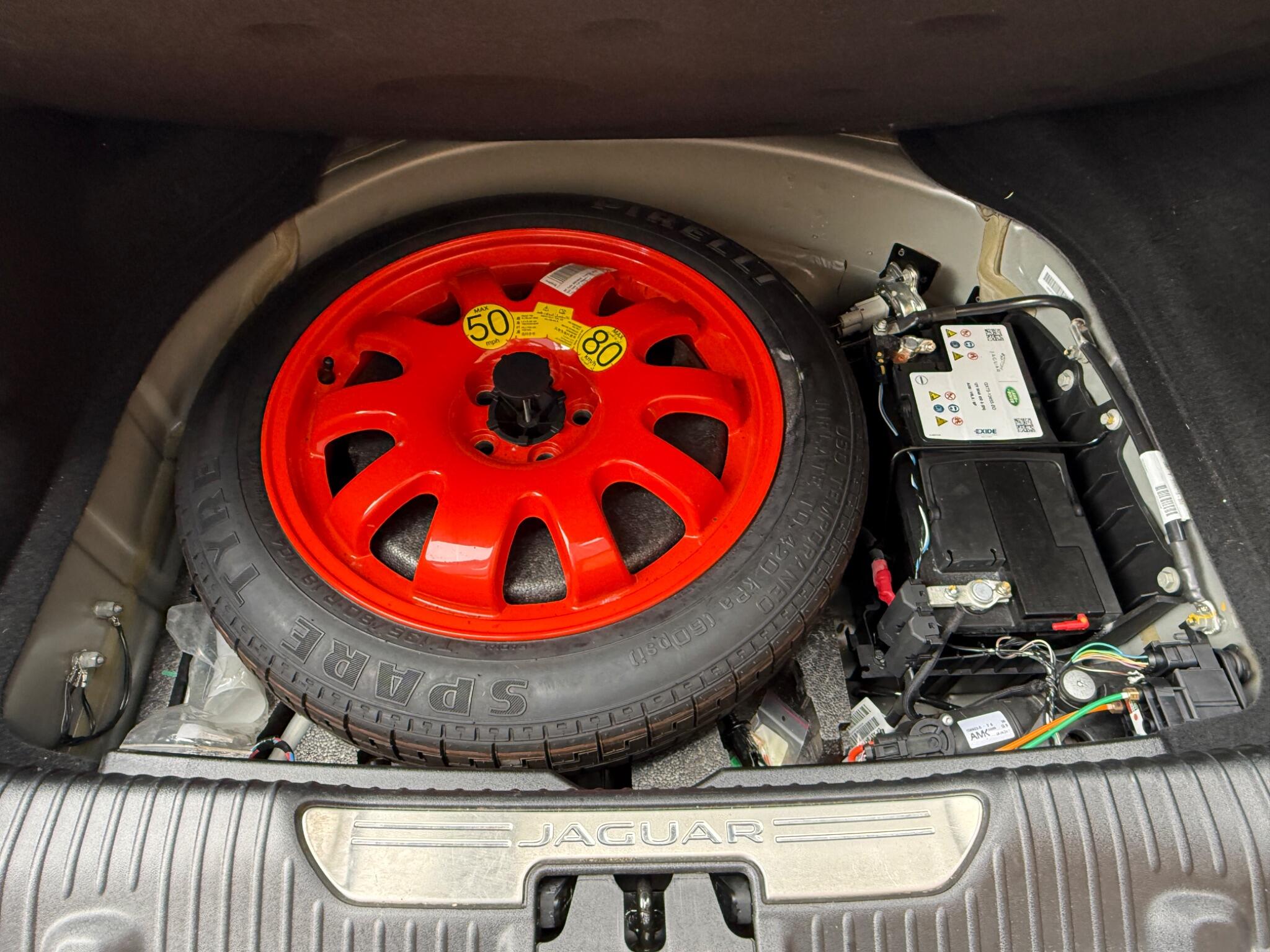 Jaguar XJ view 14