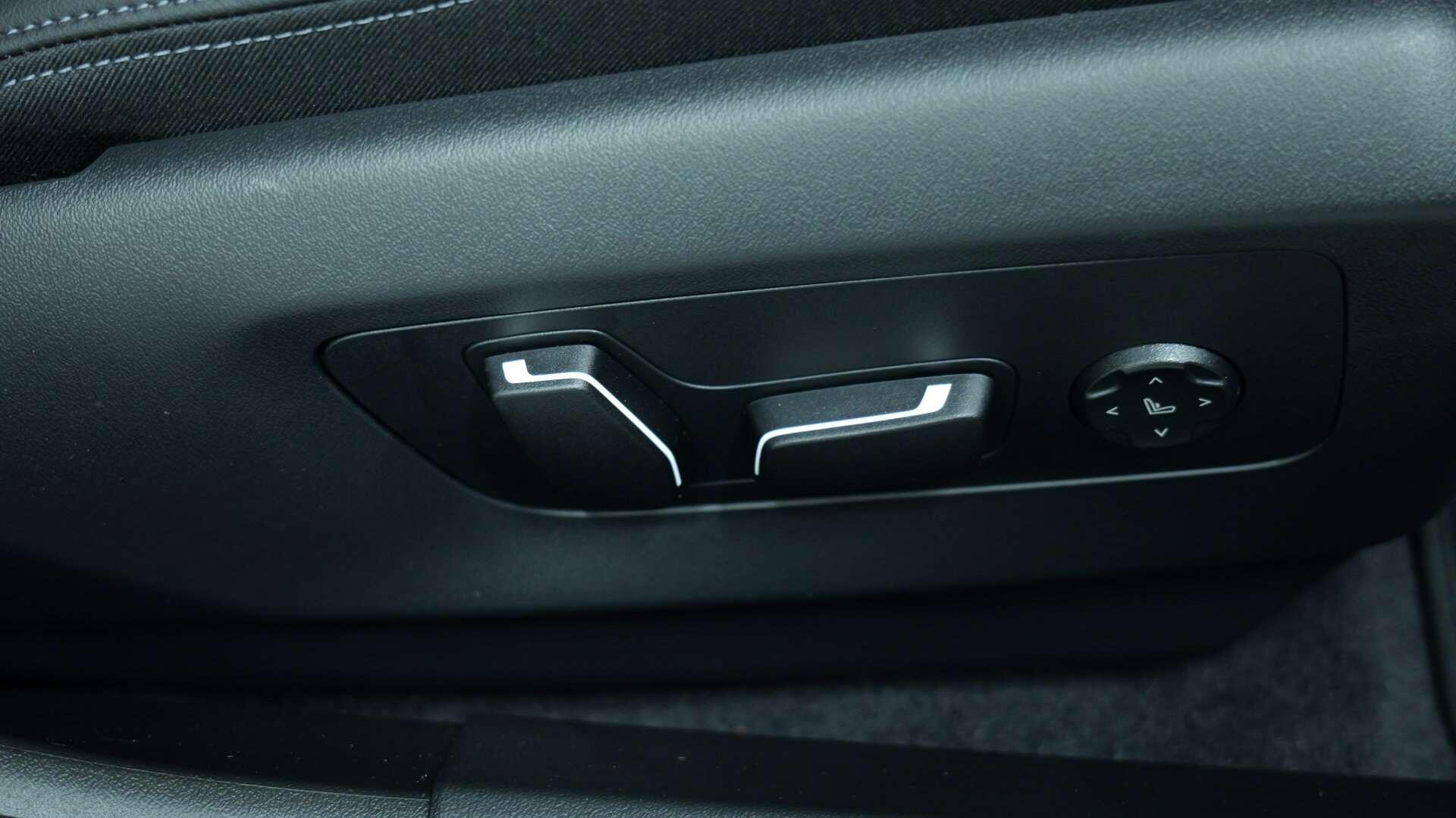 BMW 5 Series view 28