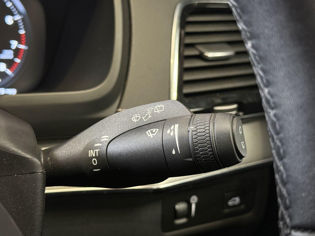 Volvo XC90 view 40