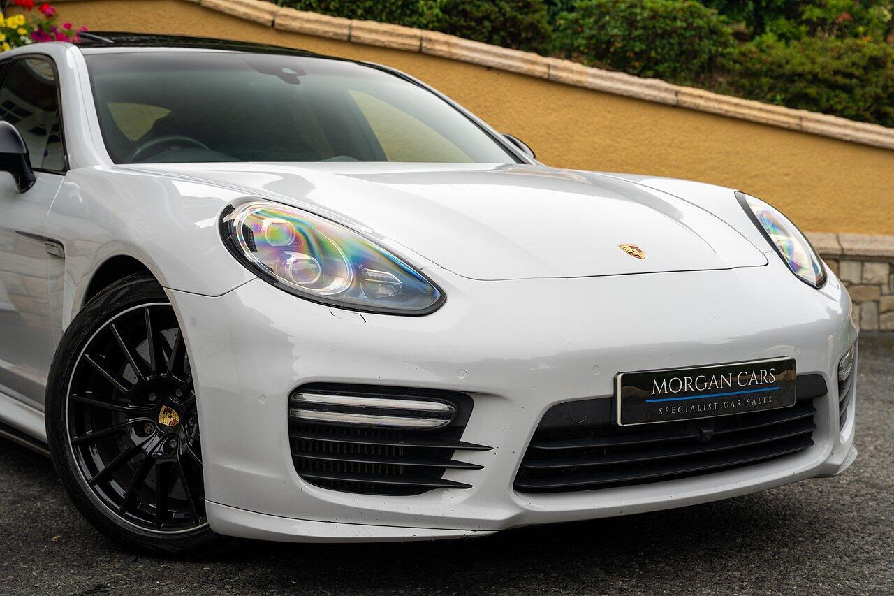 Porsche Panamera view 22