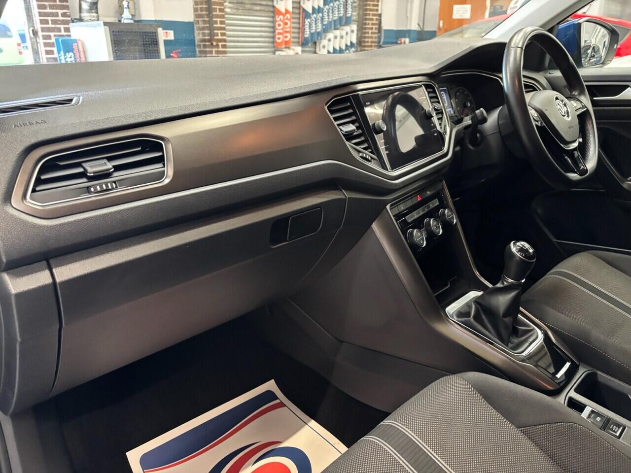 Volkswagen T-Roc view 24