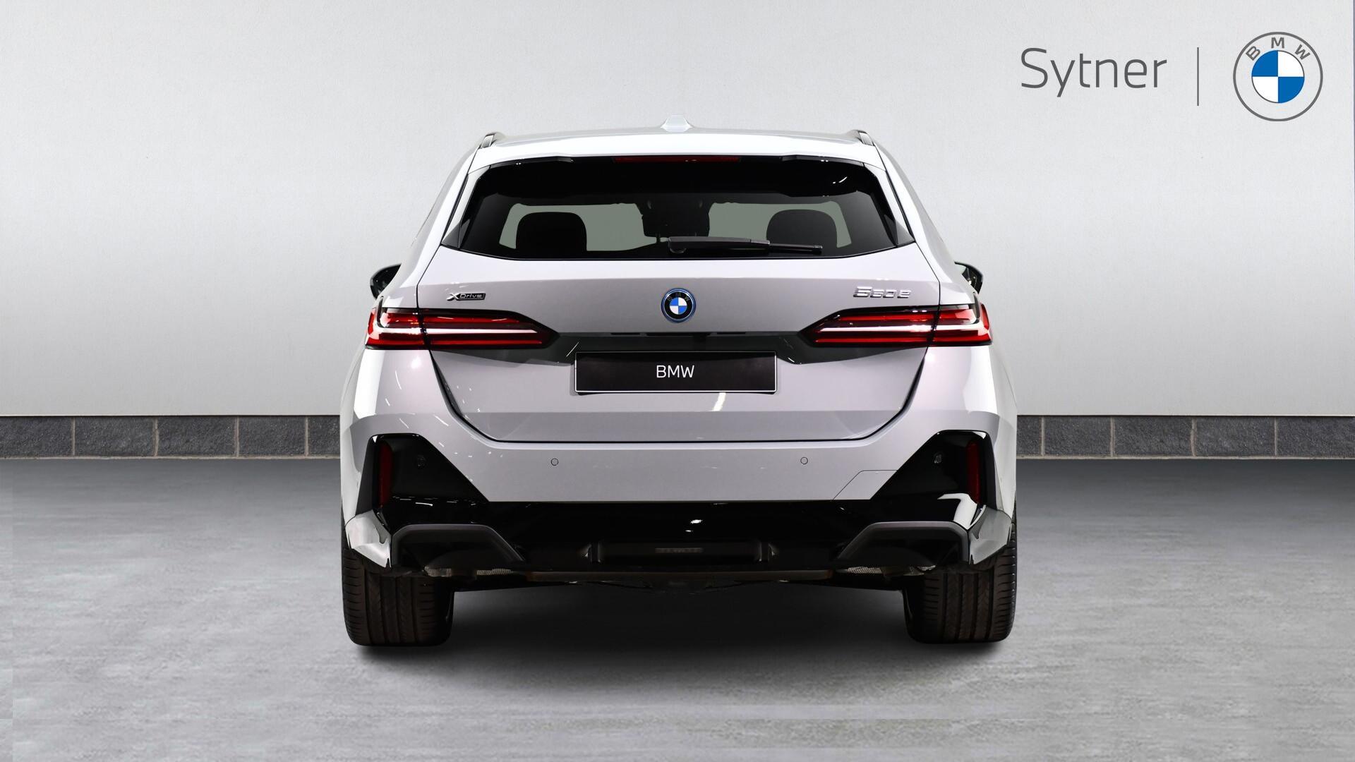 BMW 5 Series view 15