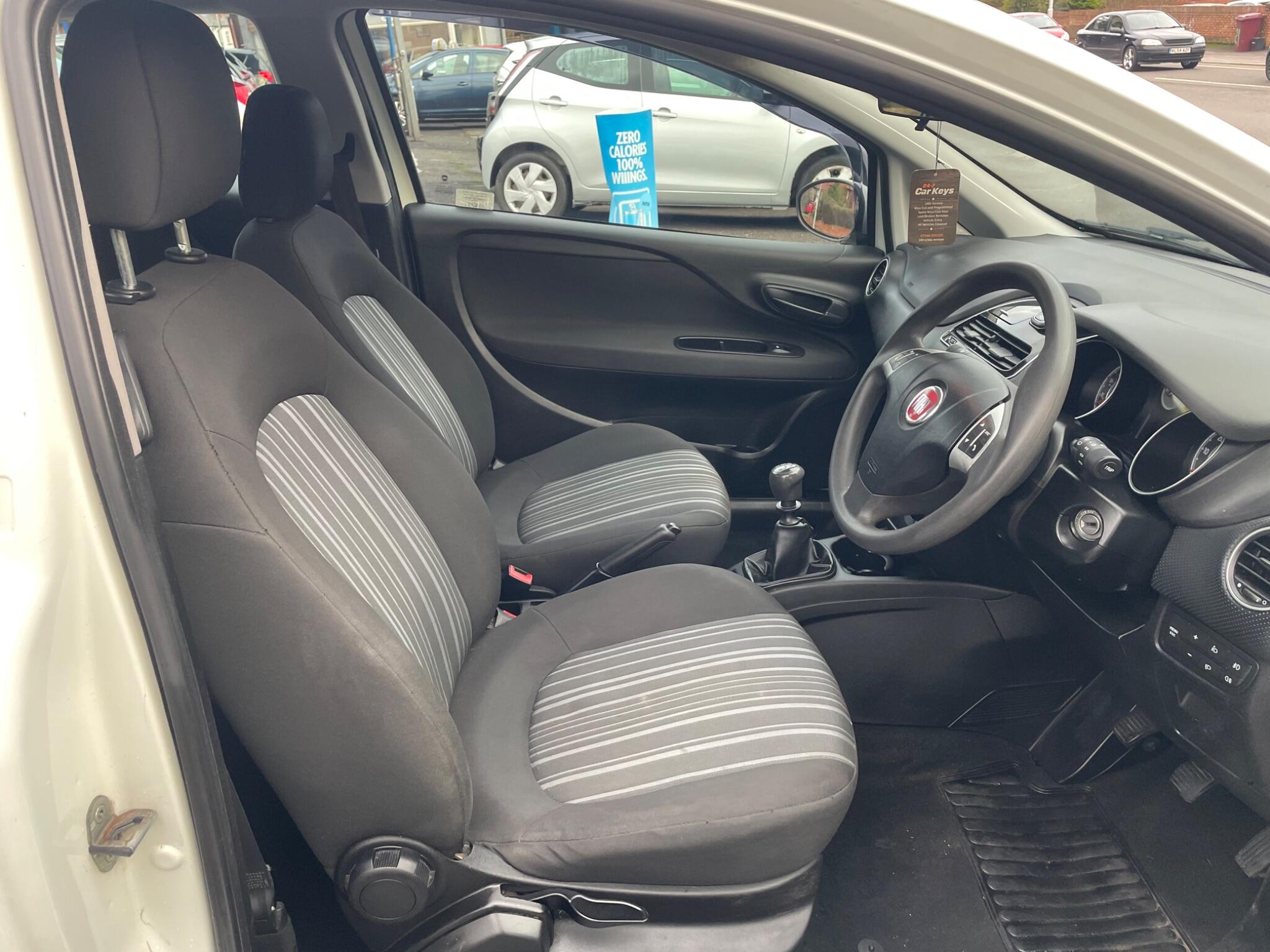 2011 Fiat Punto Evo image 24