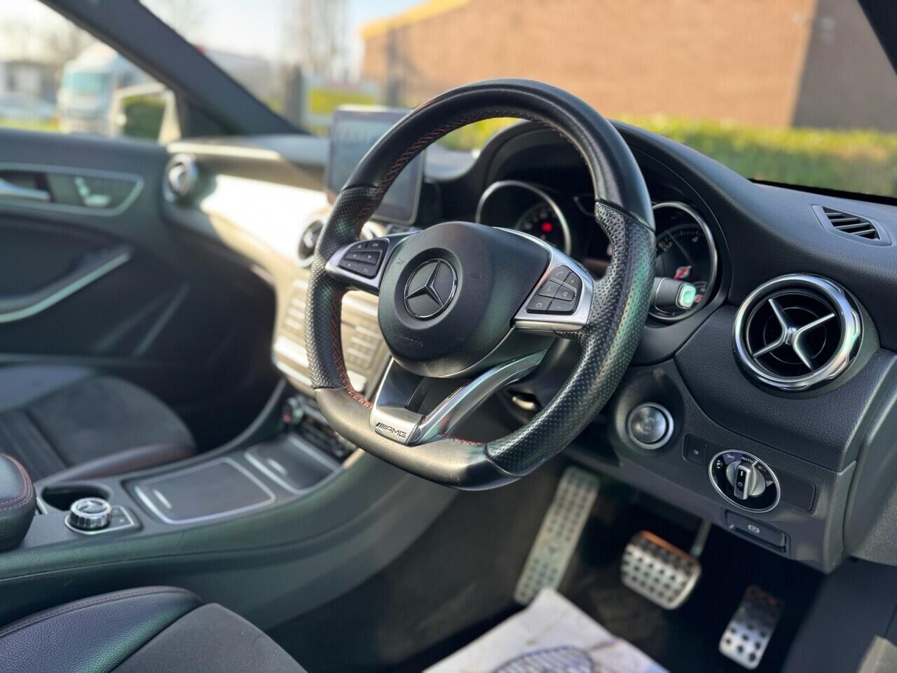 Mercedes-Benz Gla view 10