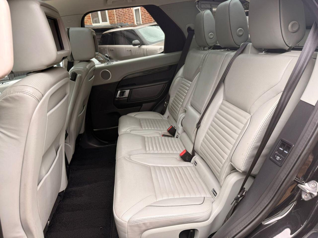 Land Rover Discovery view 15