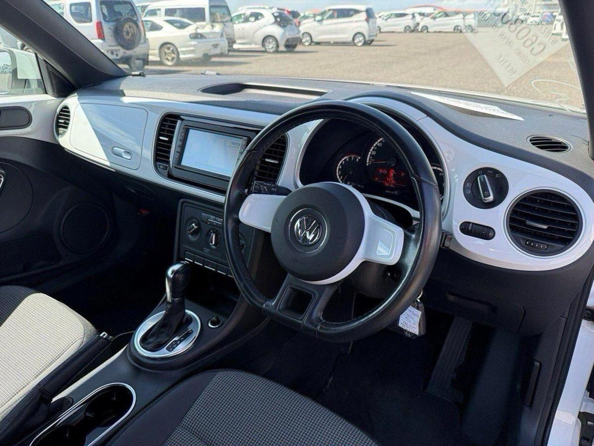 Volkswagen Beetle view 10