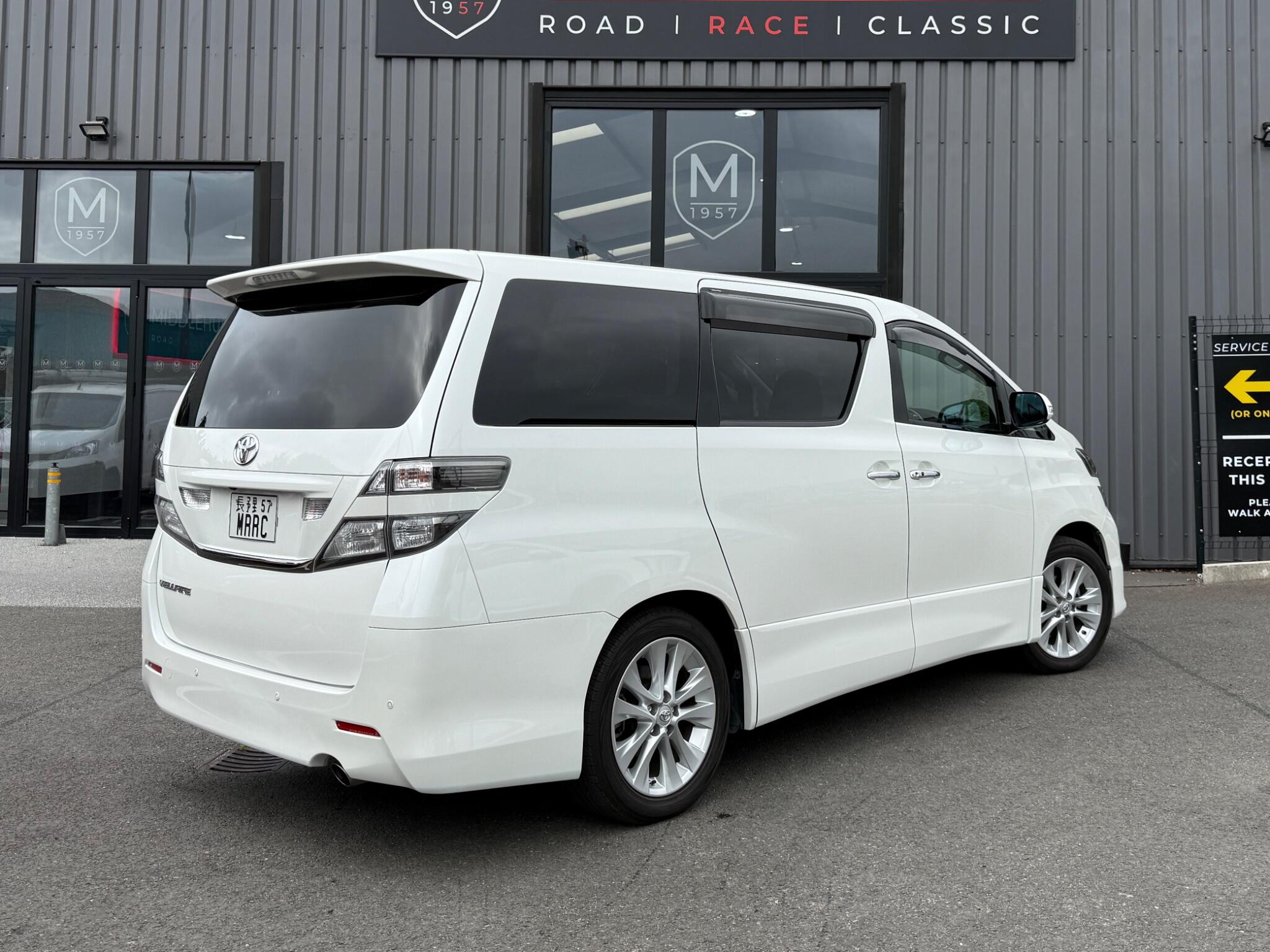 Toyota Vellfire view 3