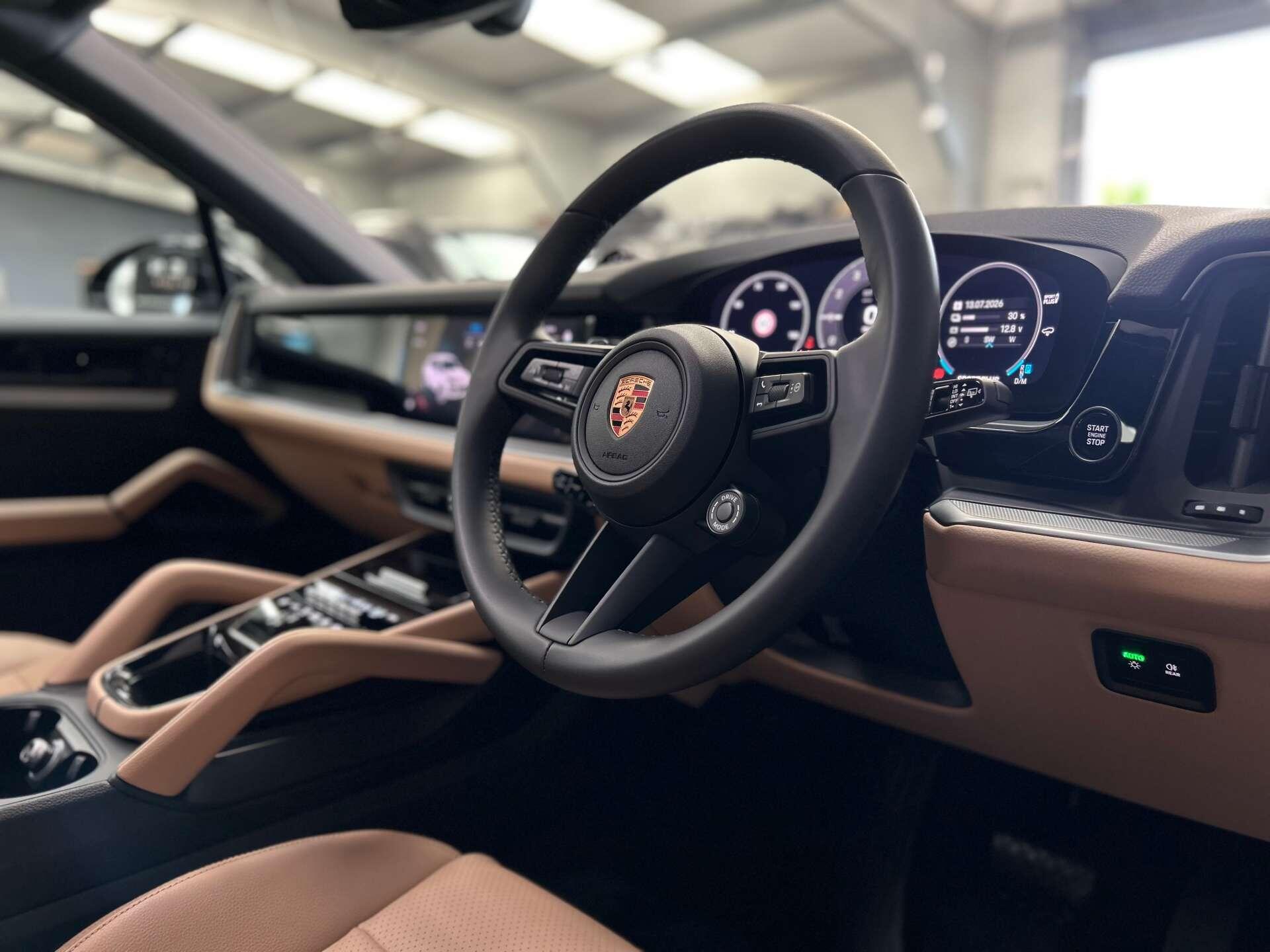 Porsche Cayenne view 36