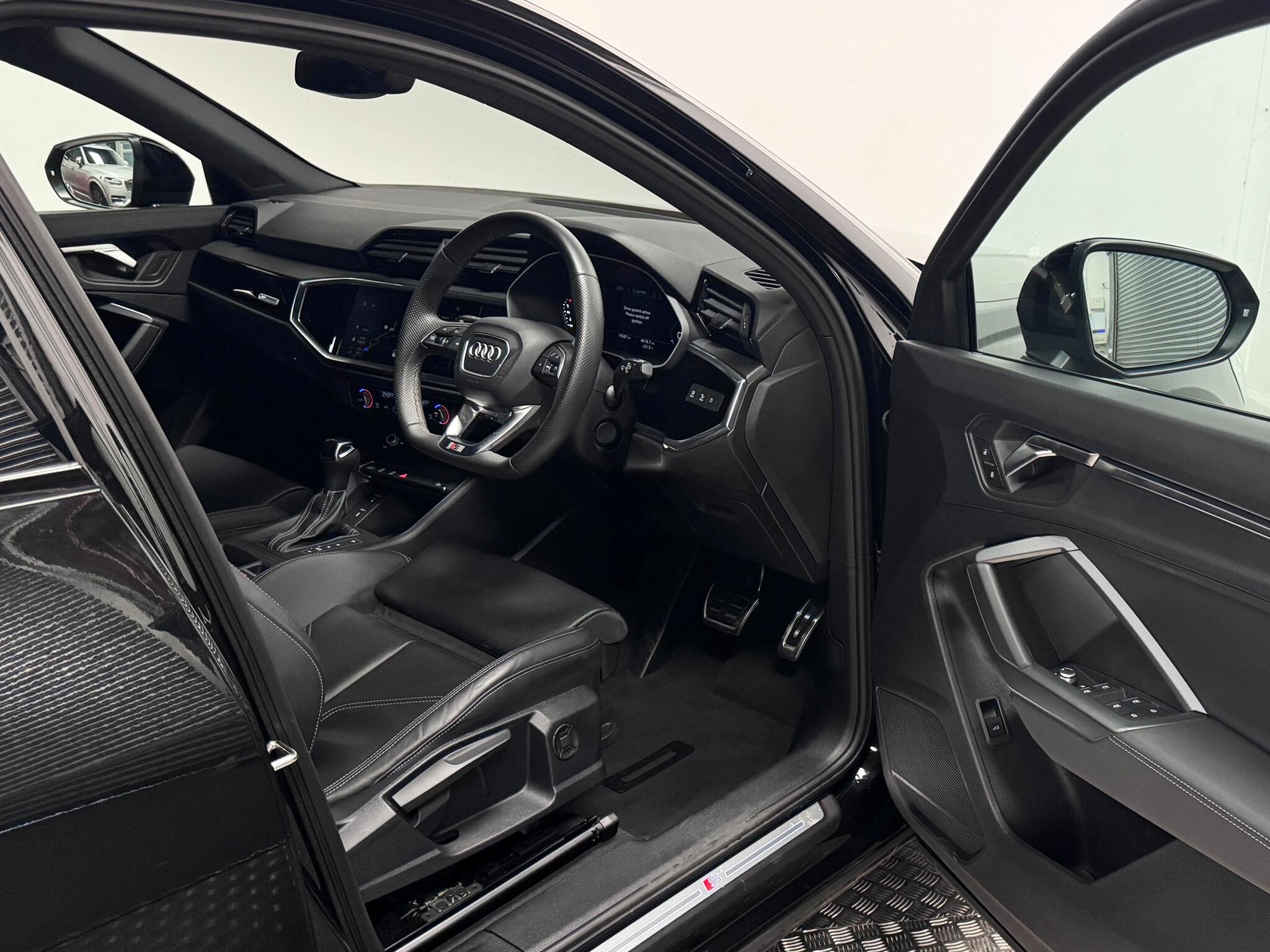 Audi Q3 view 29