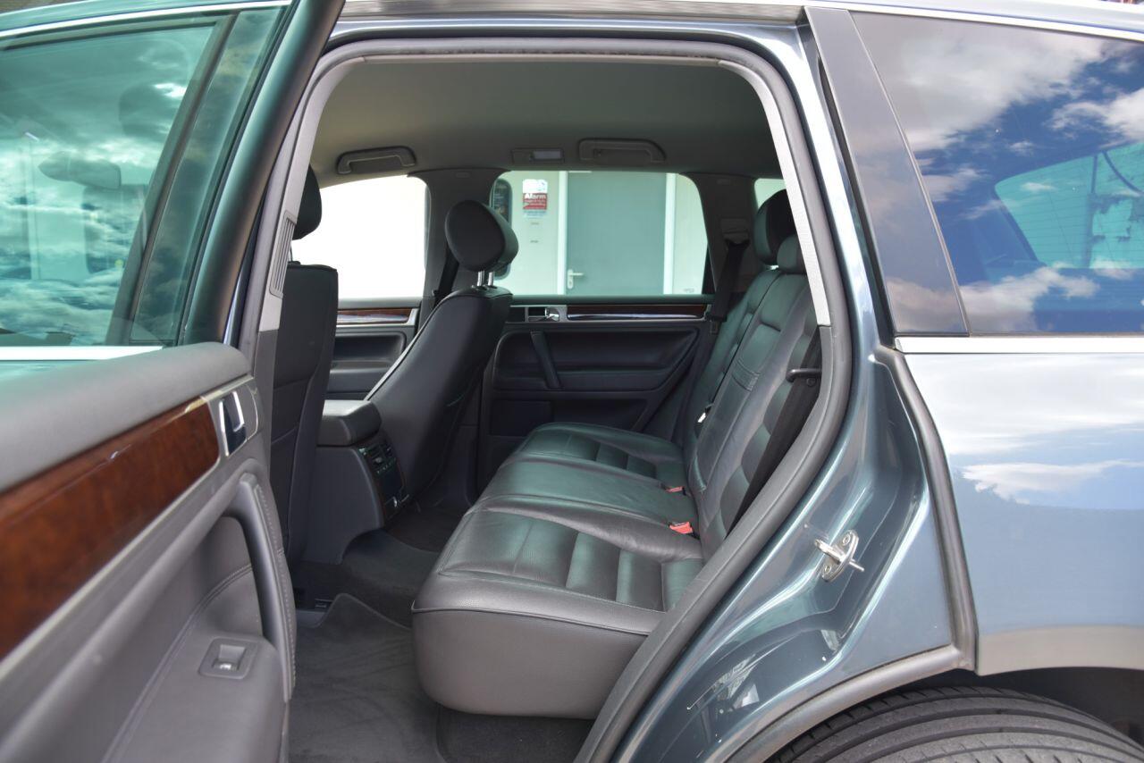 Volkswagen Touareg view 25
