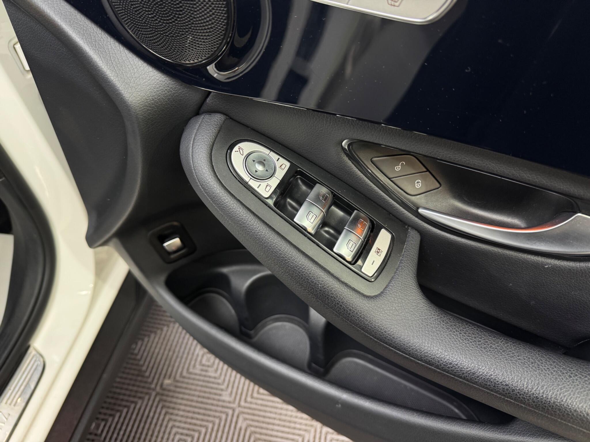Mercedes-Benz GLC view 22