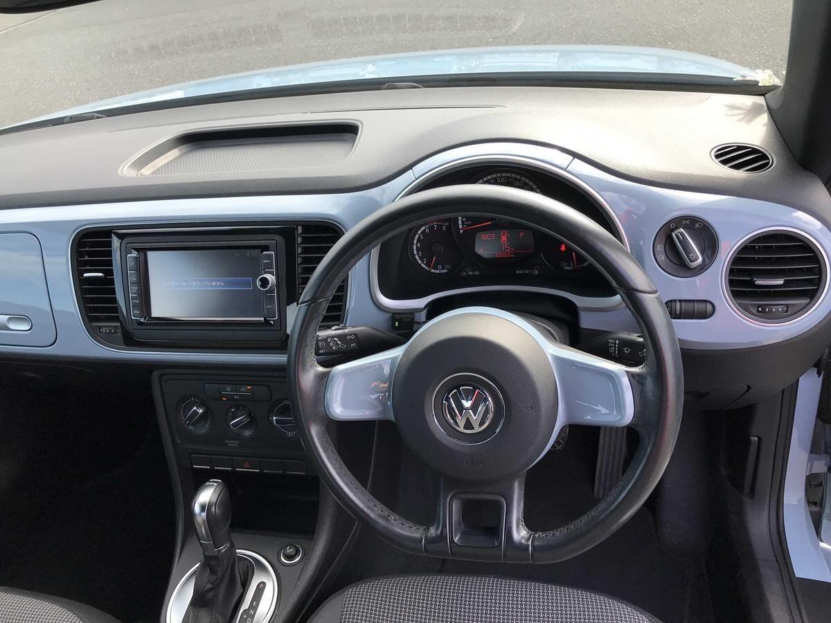 Volkswagen Beetle view 11