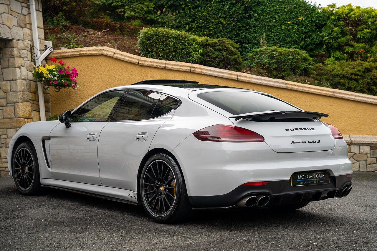 Porsche Panamera view 10