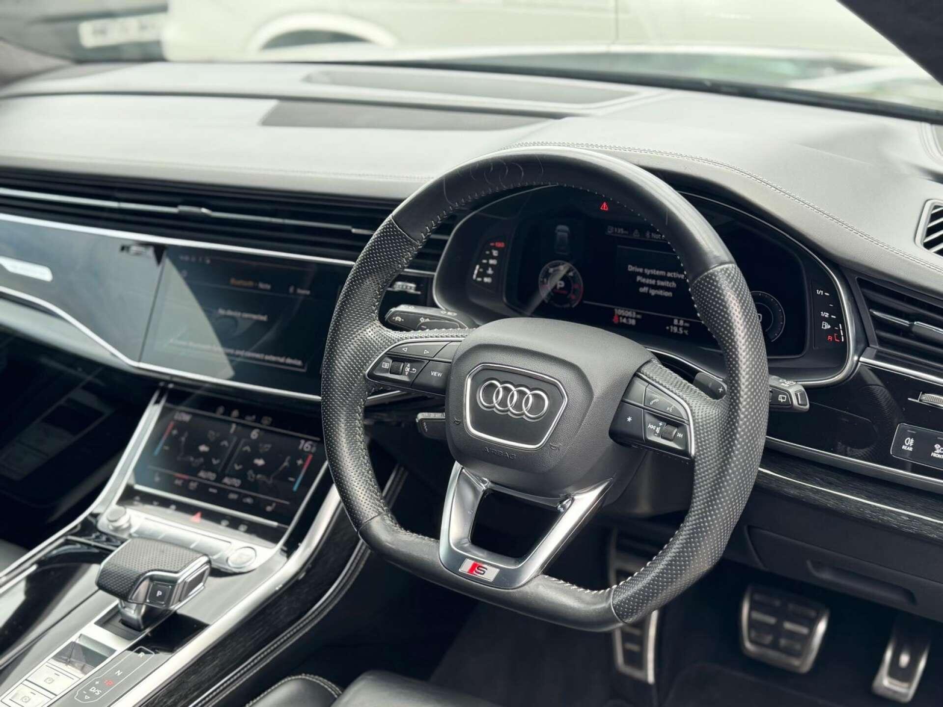 Audi Q8 view 29