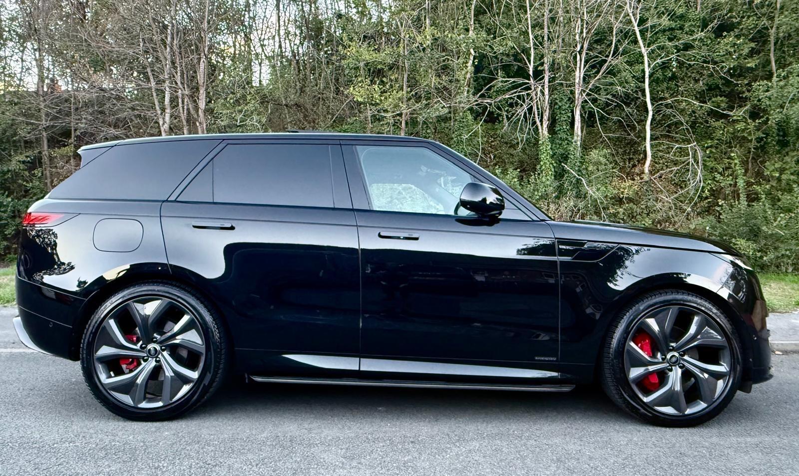 Land Rover Range Rover Sport view 4