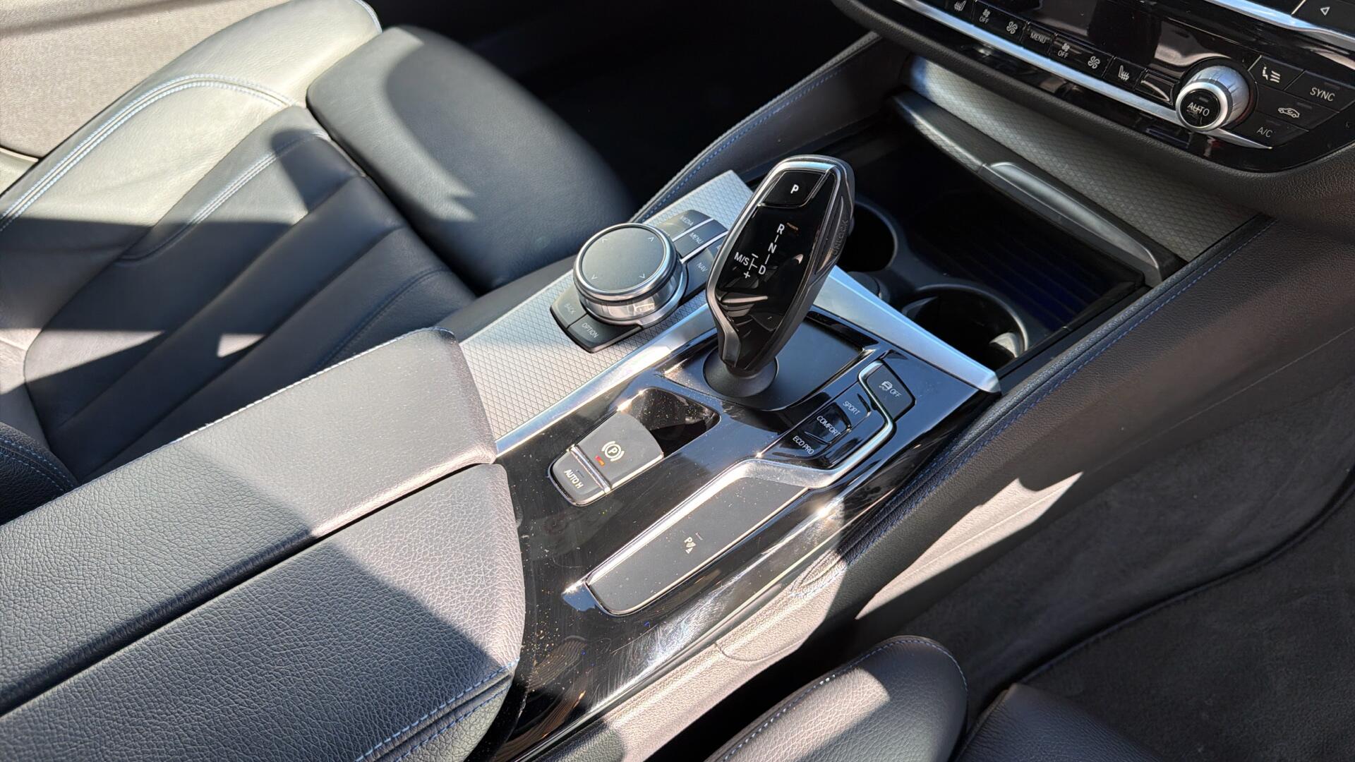 BMW 5 Series view 10