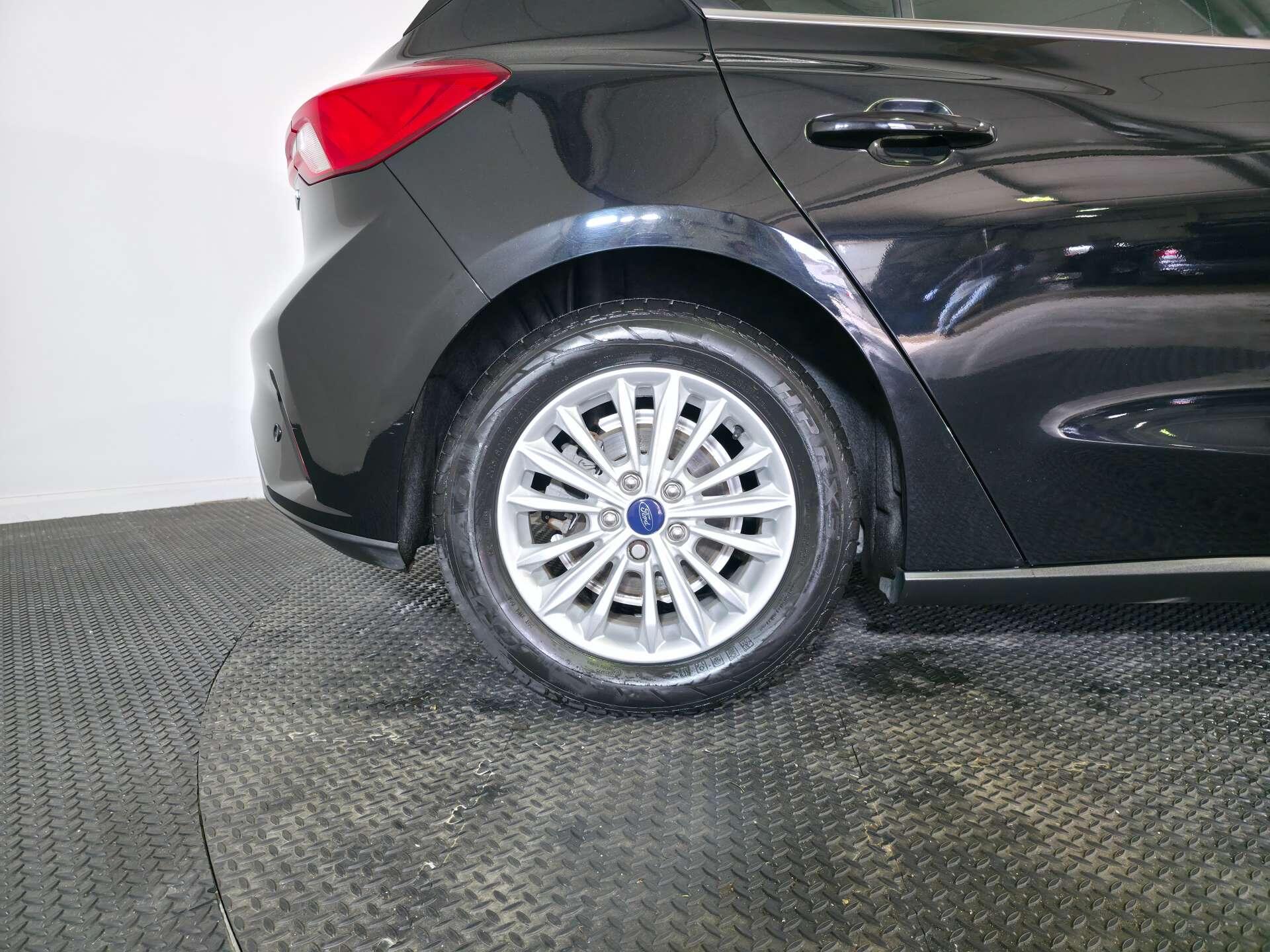 Ford Focus view 70