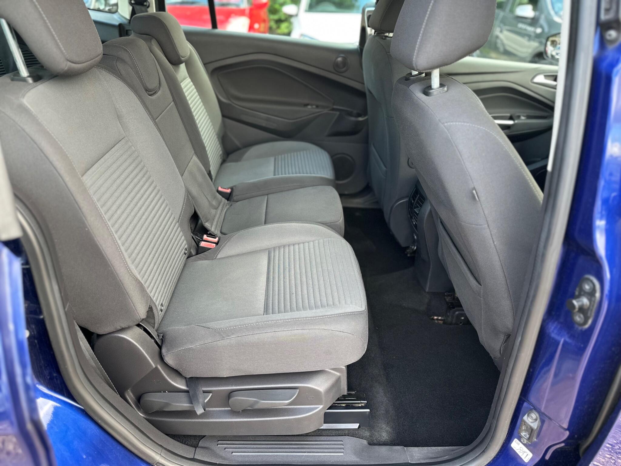 Ford Grand C-Max view 58